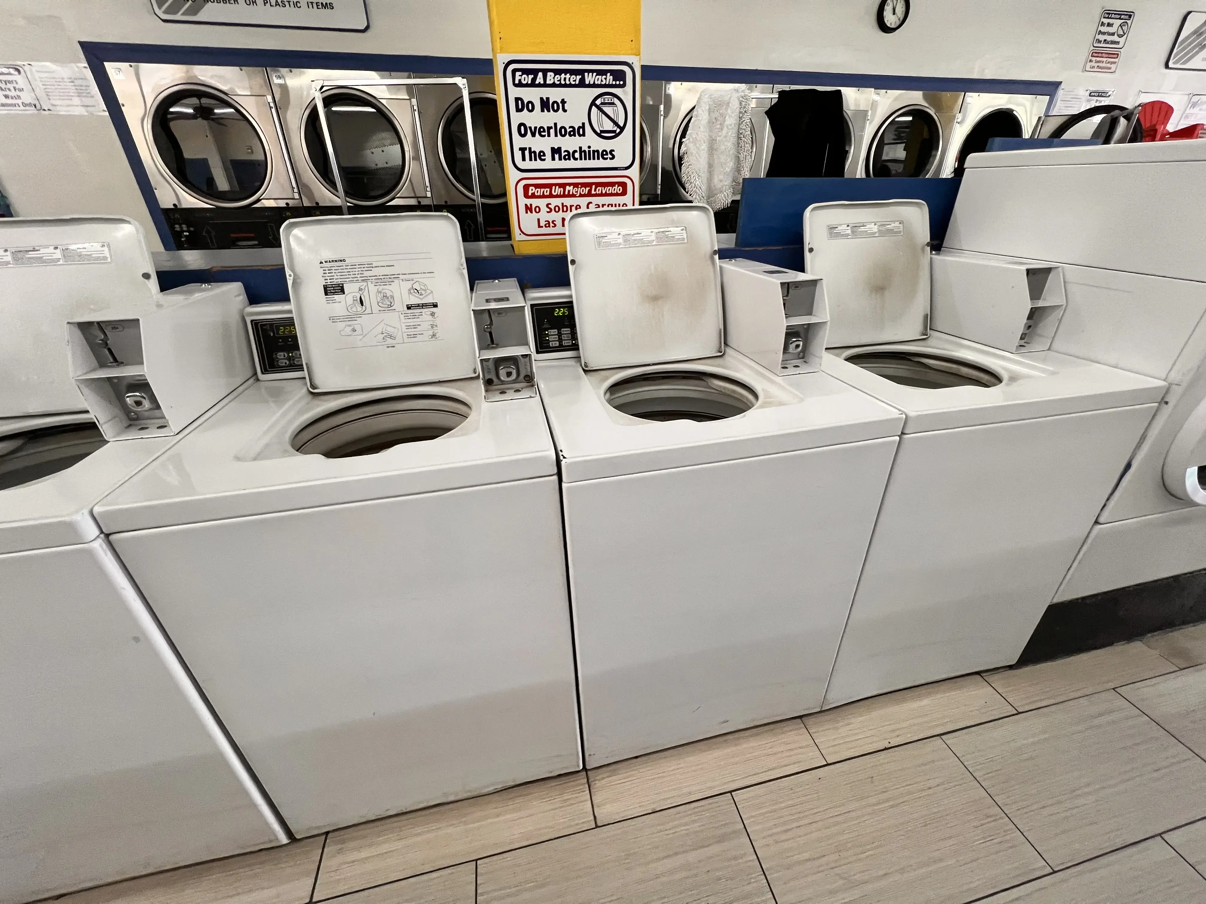 Busy Beez Coin Laundry - Image 3