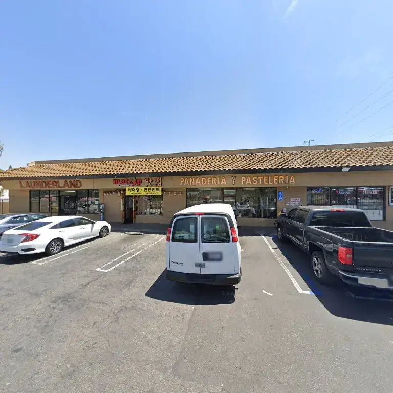 Busy Beez Coin Laundry - Image 16