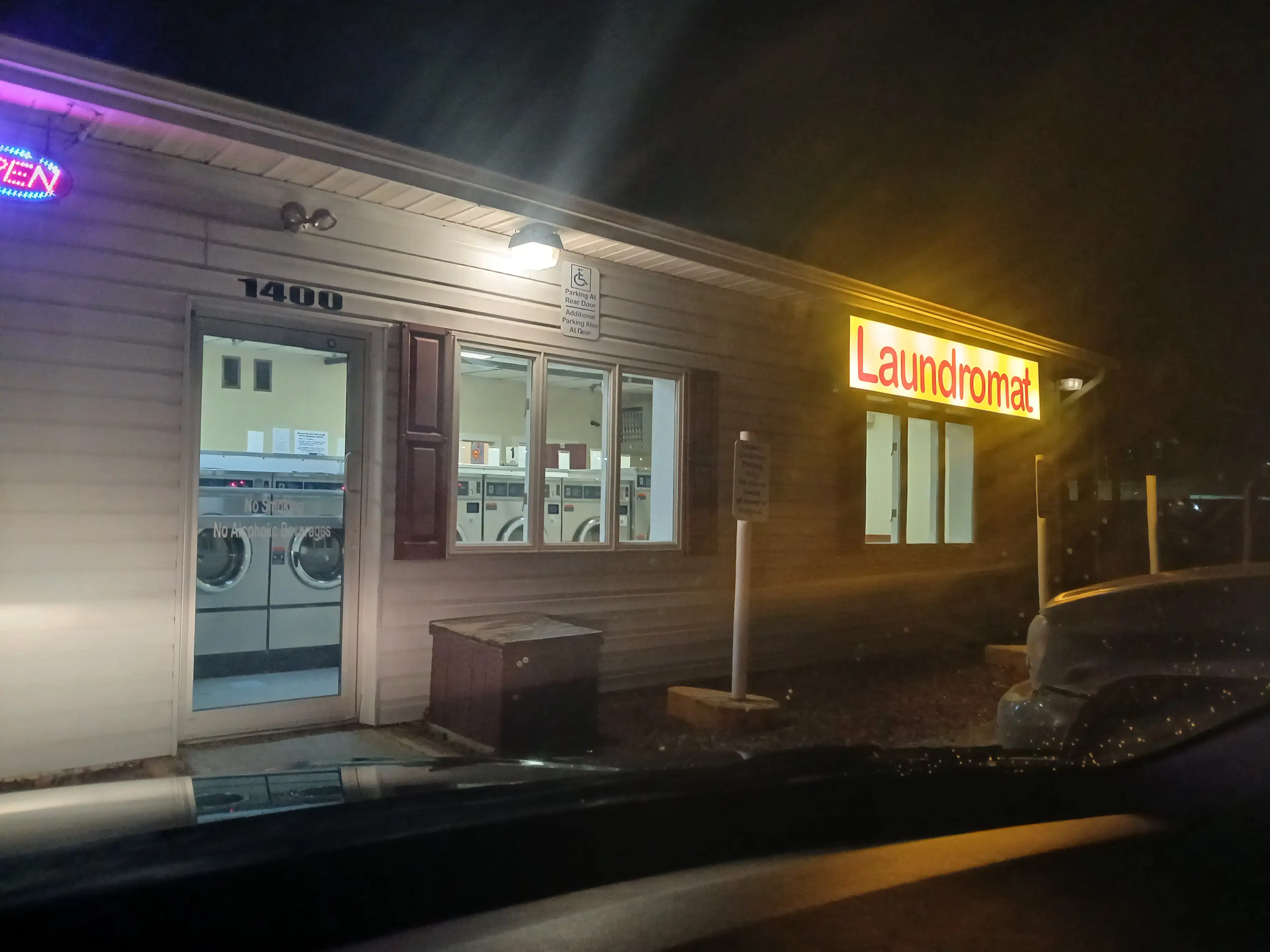 Busy Bubbles Laundromat - Image 2