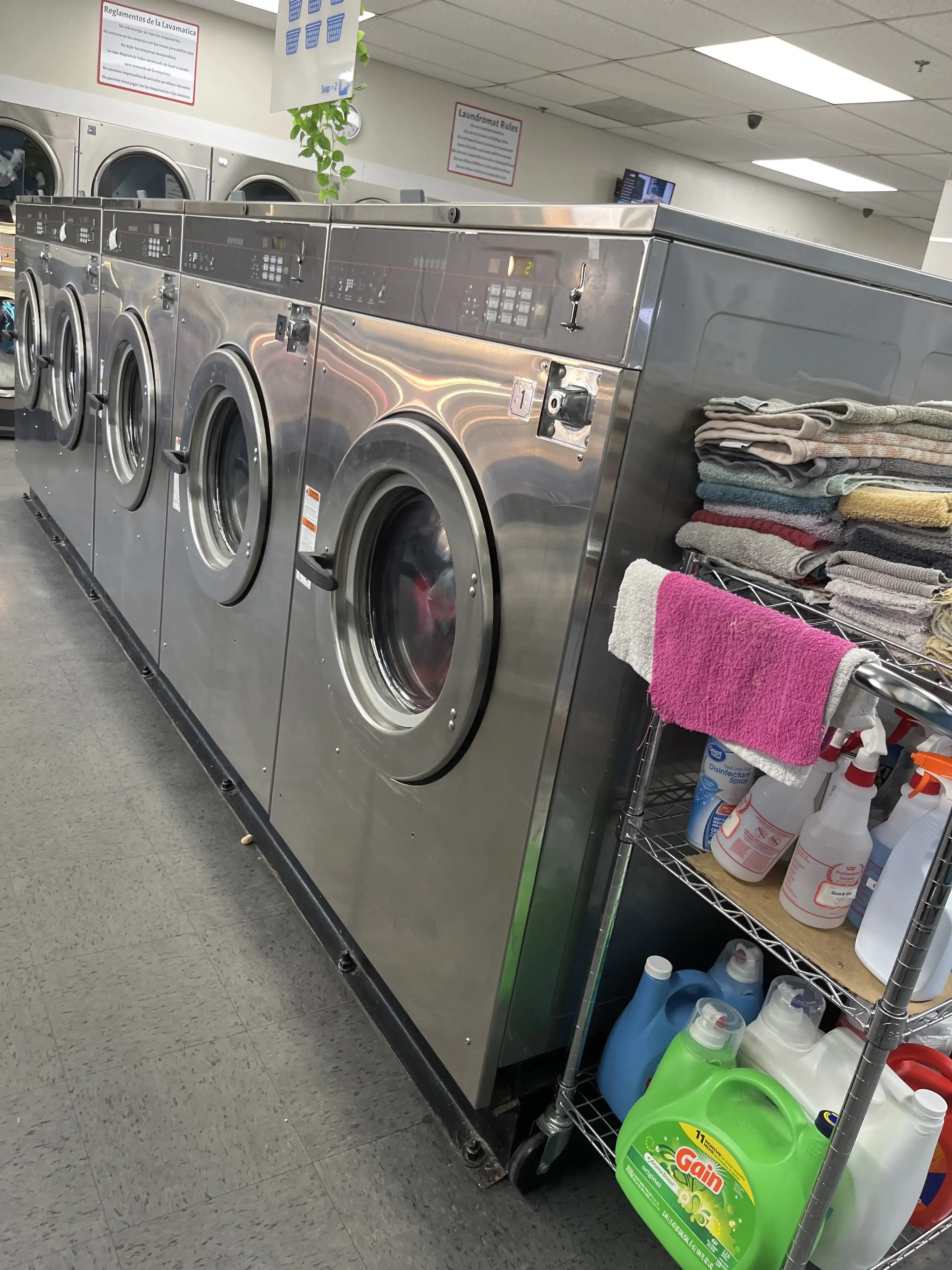 Busy Bubblez Laundromat - Image 5