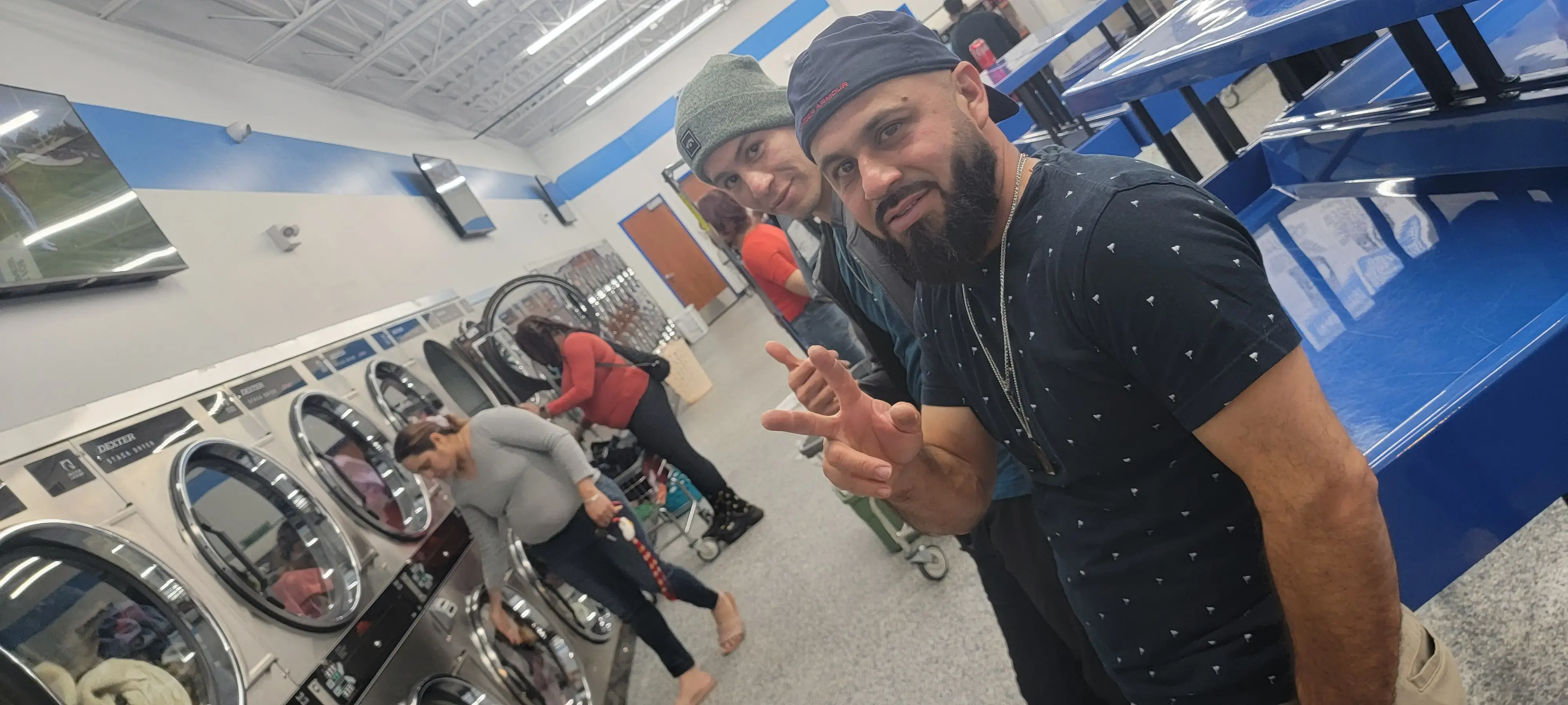 Buzz Thru Laundromat - Image 17