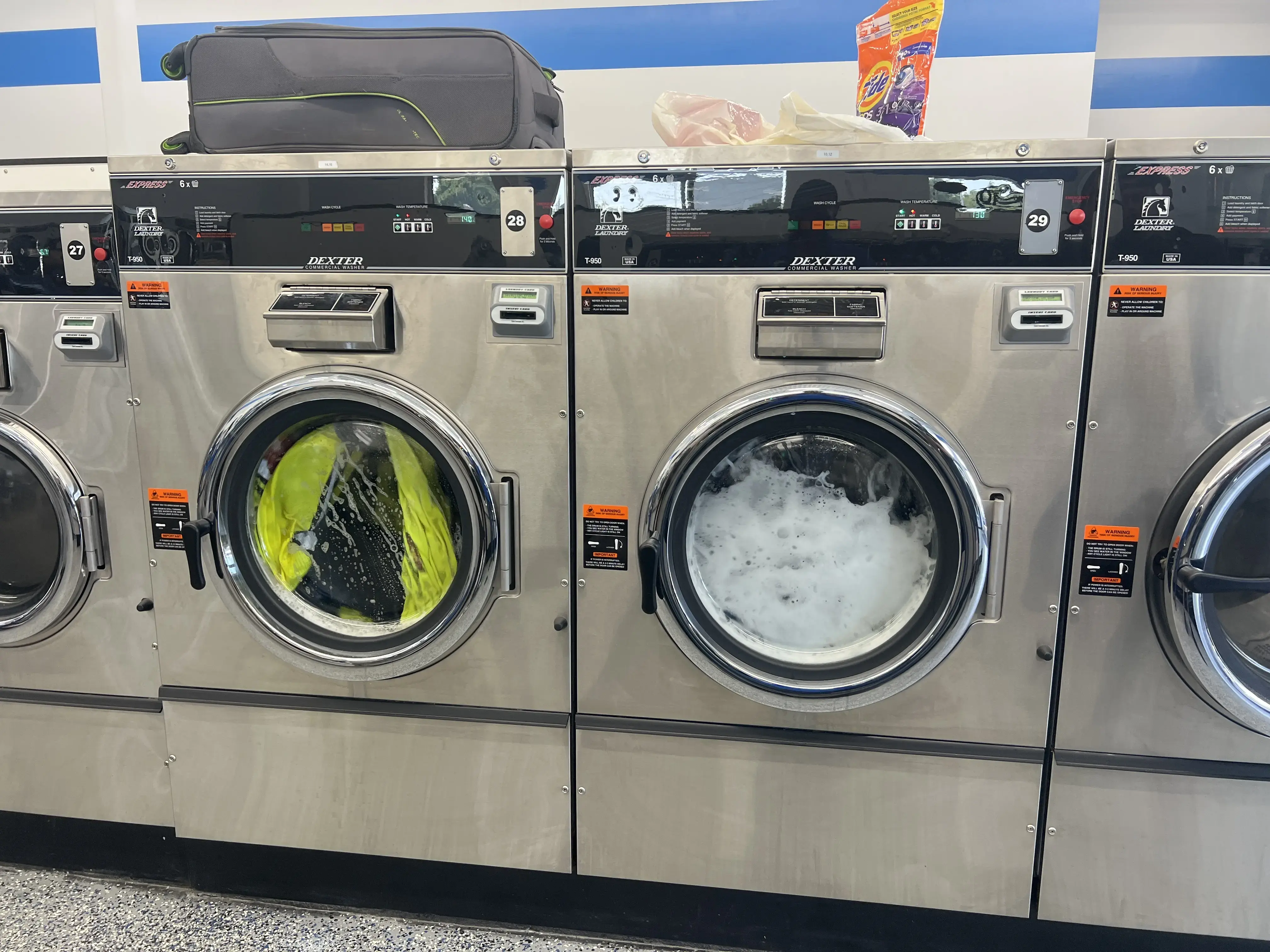 Buzz Thru Laundromat thumbnail 1