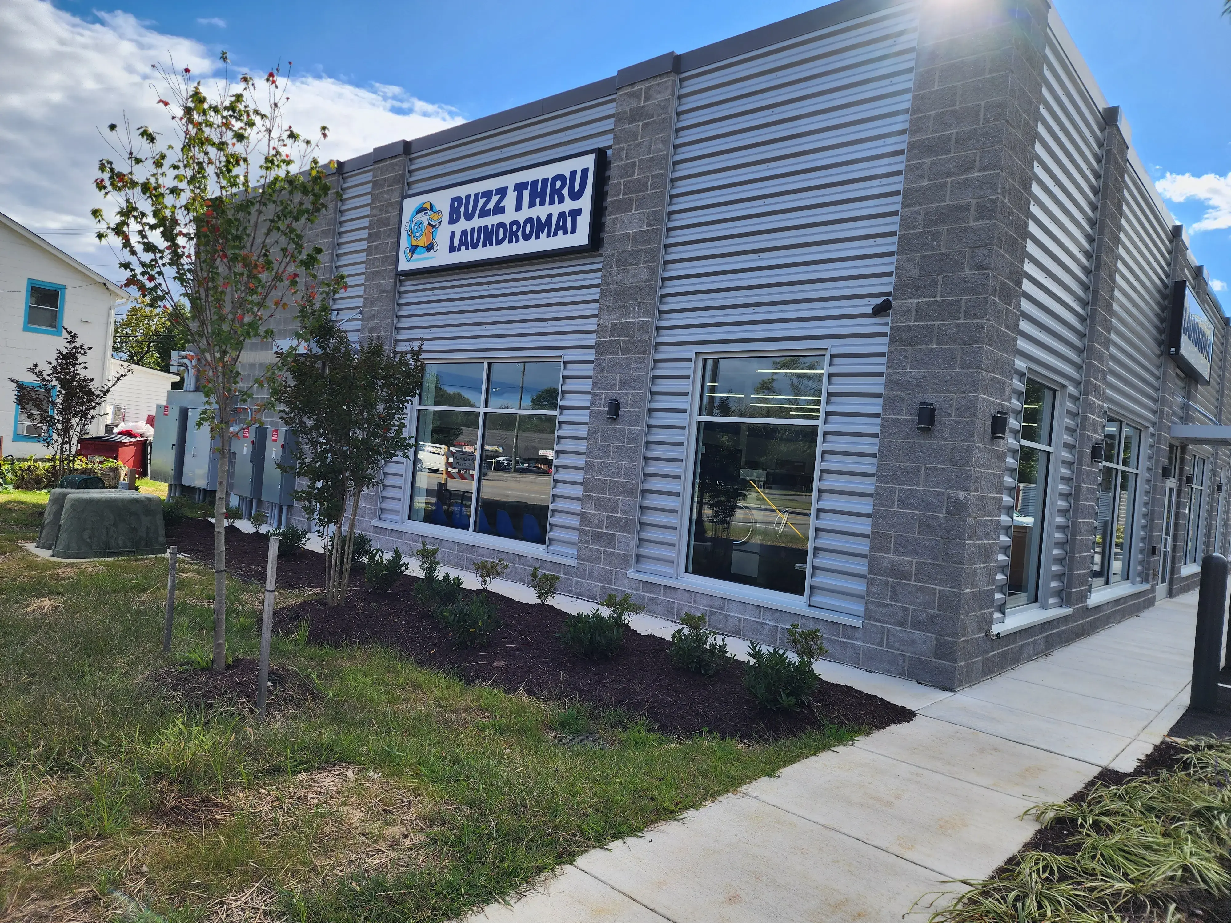 Buzz Thru Laundromat thumbnail 4