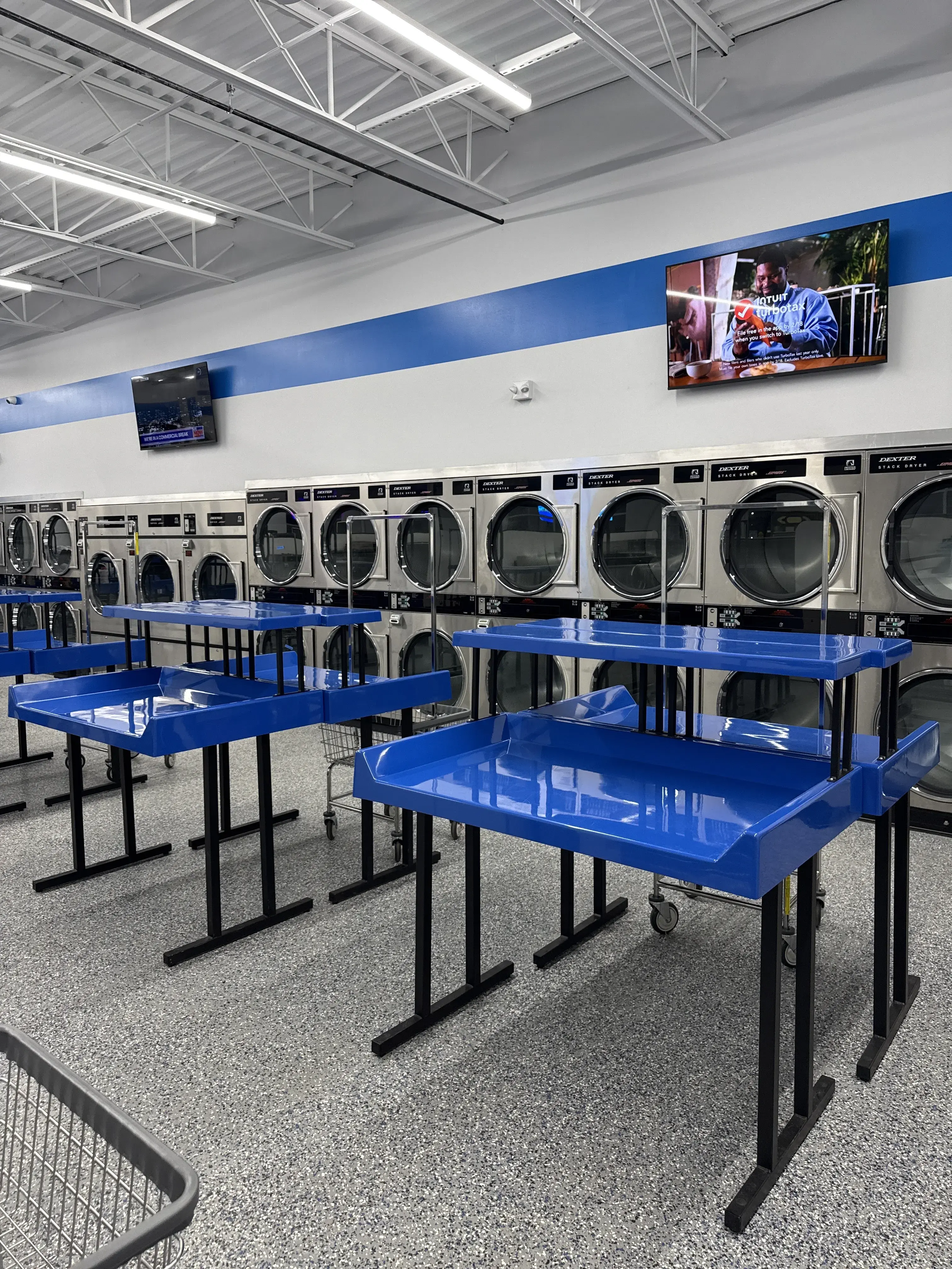 Buzz Thru Laundromat - Image 13