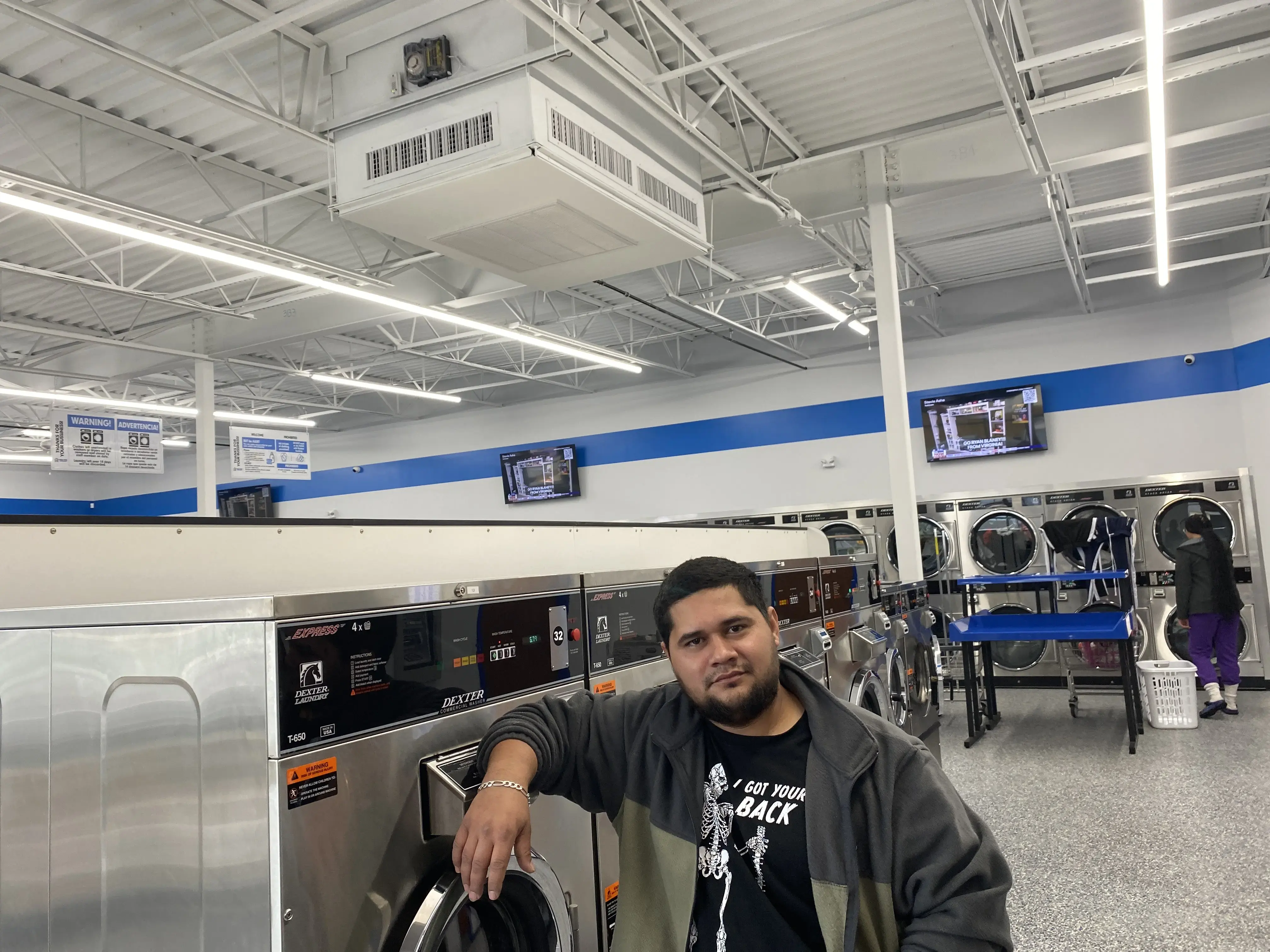 Buzz Thru Laundromat - Image 16