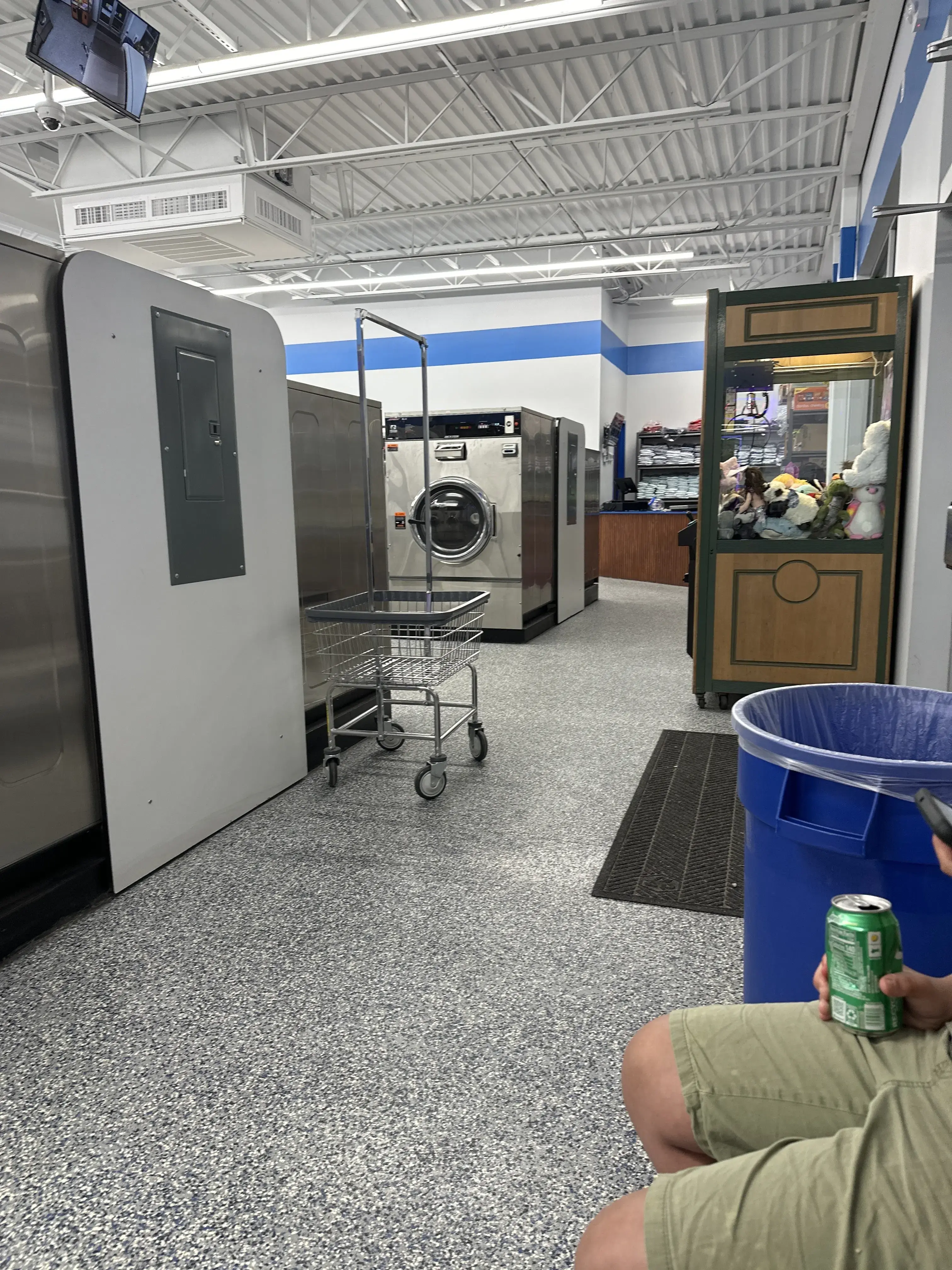 Buzz Thru Laundromat thumbnail 14