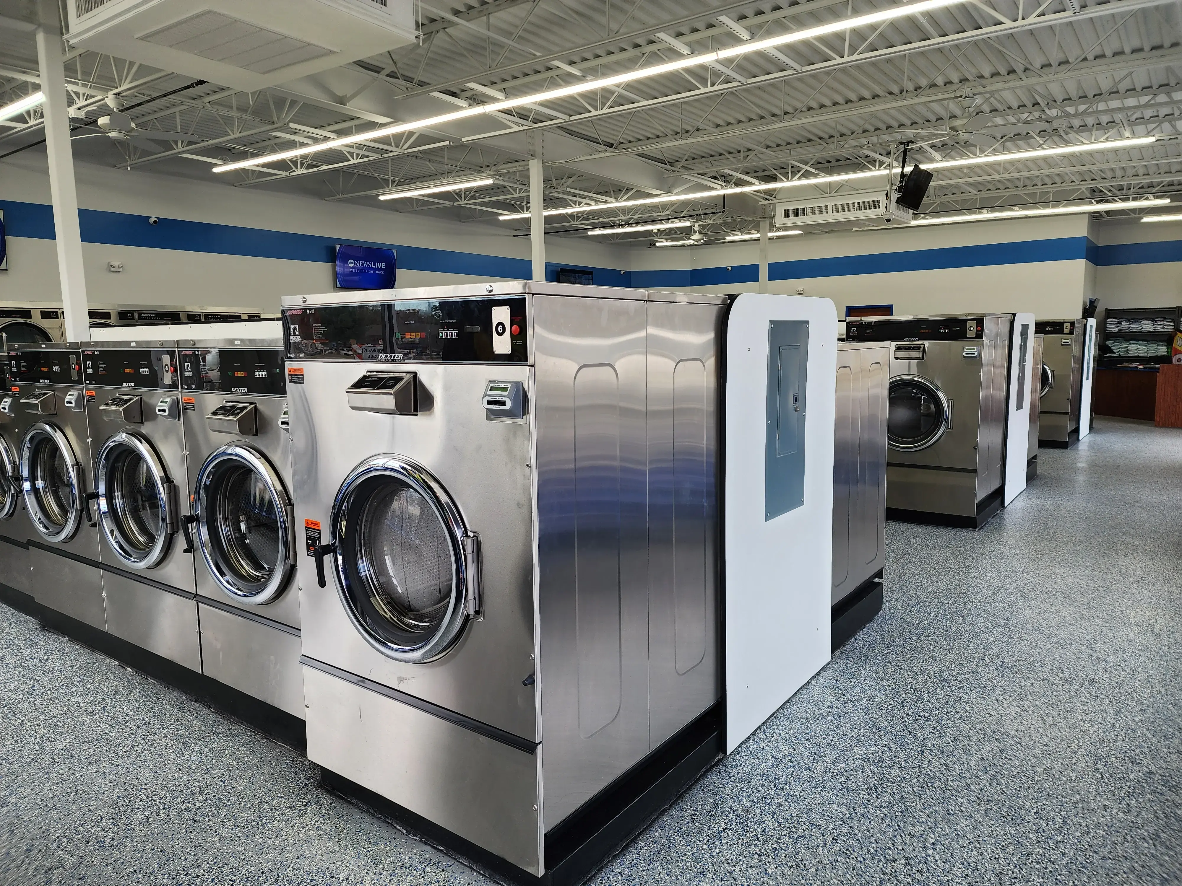 Buzz Thru Laundromat thumbnail 3