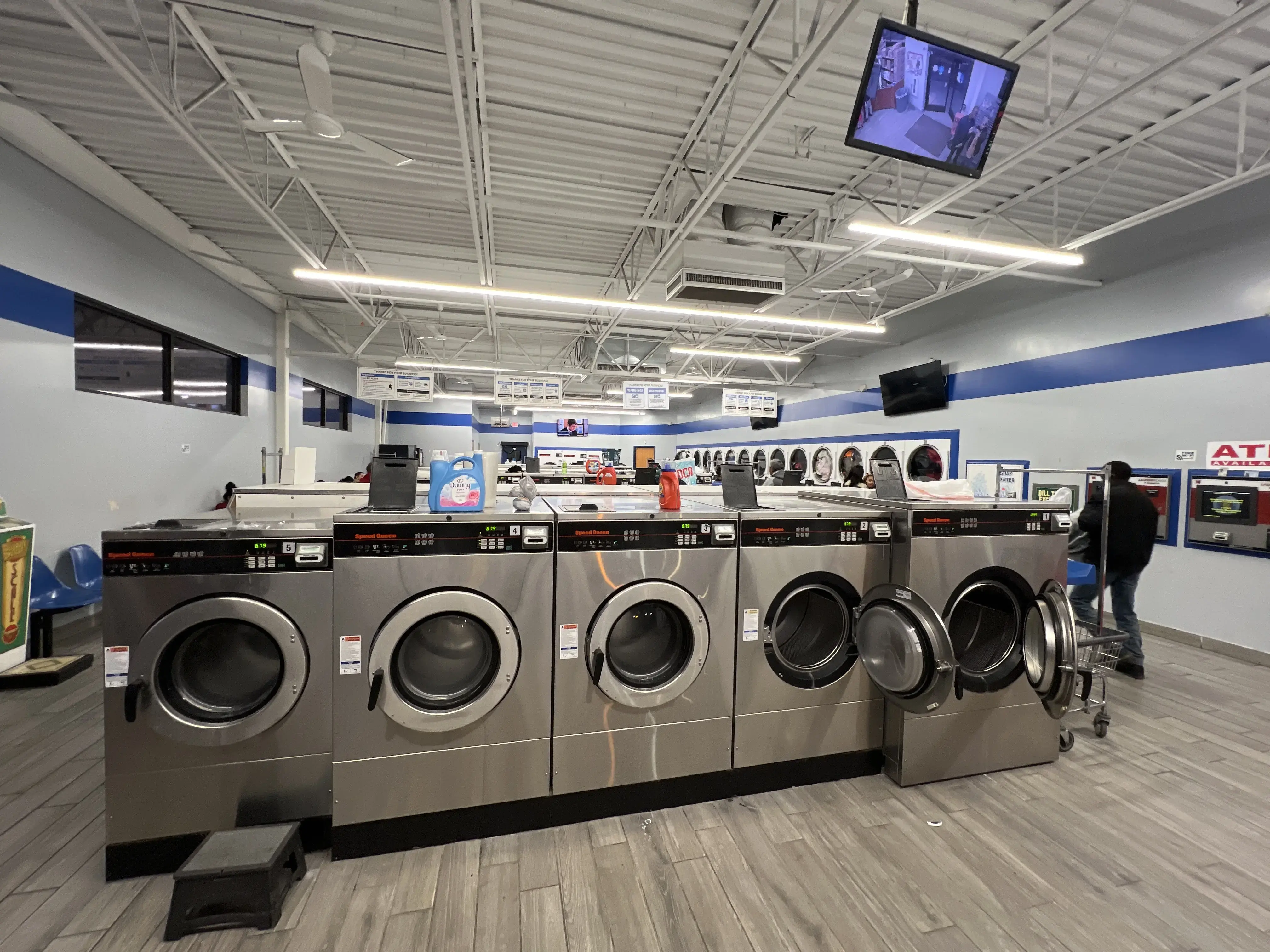 Buzz Thru Laundromat - Image 2