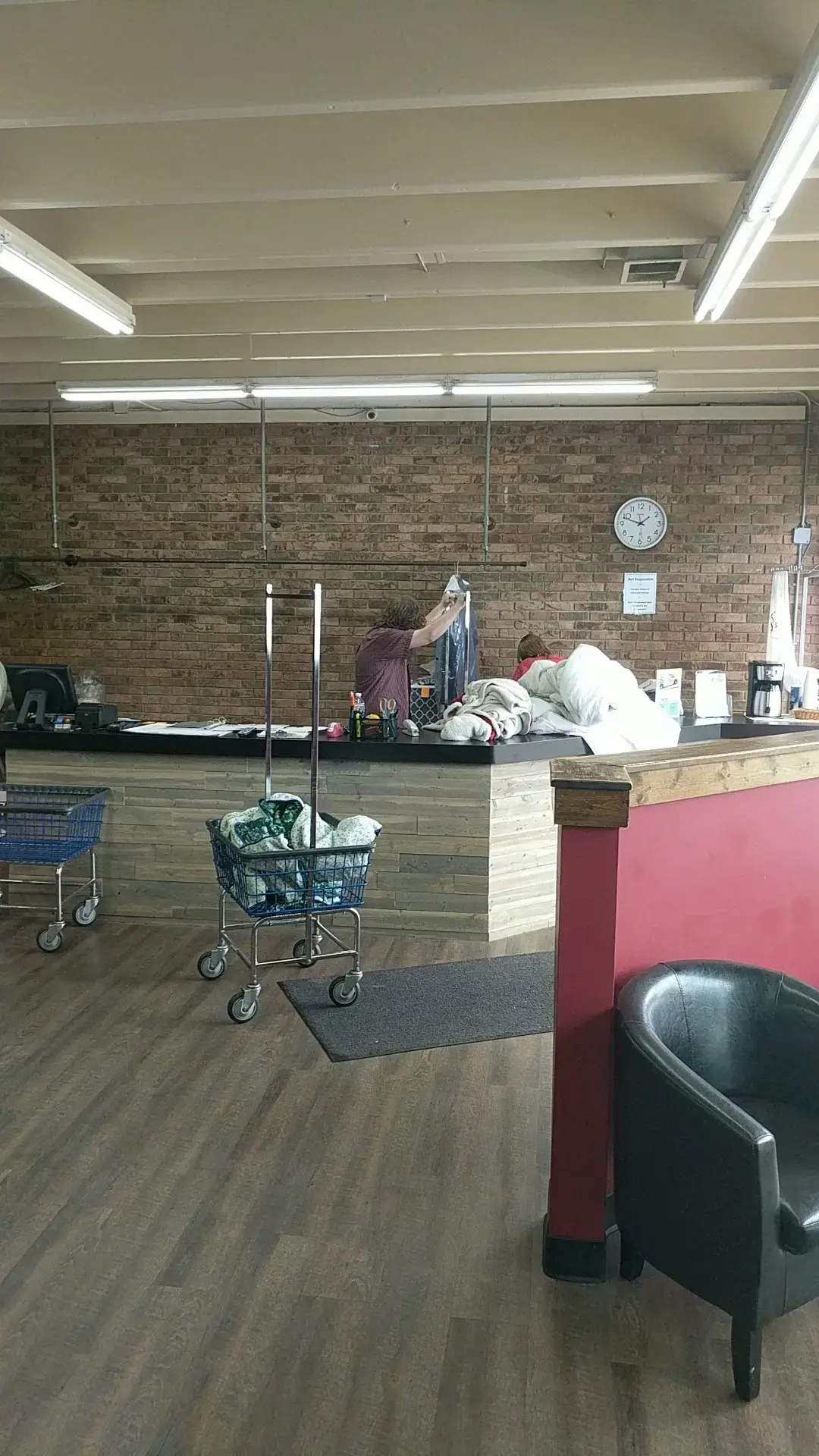 Buzzi's Laundromat & Laundry Service2 - Image 10