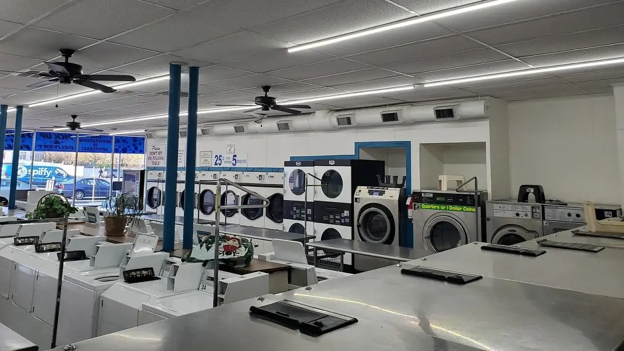 C & R Laundromats & Laundry Service location