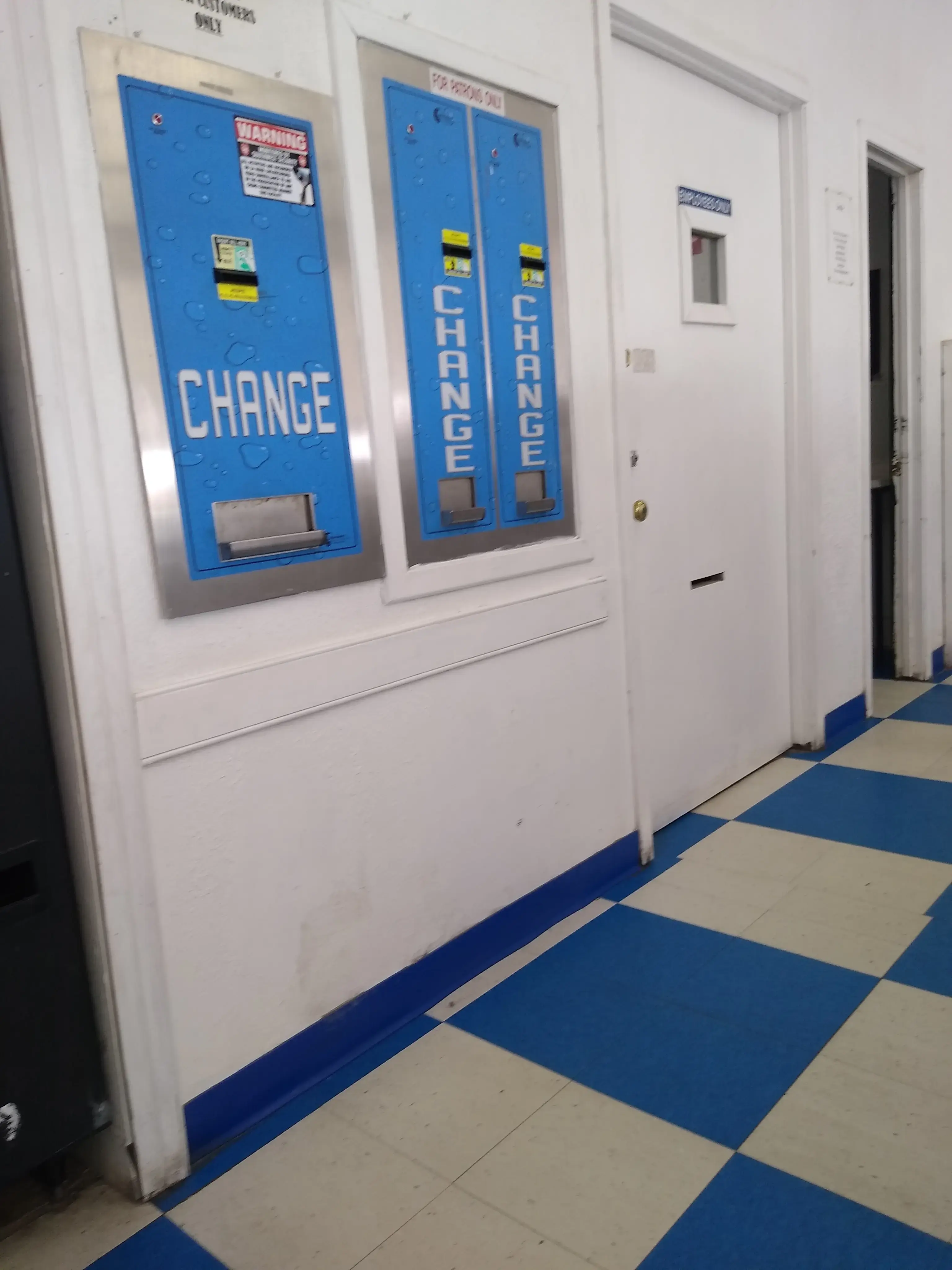 Cactus Laundromat - Image 14