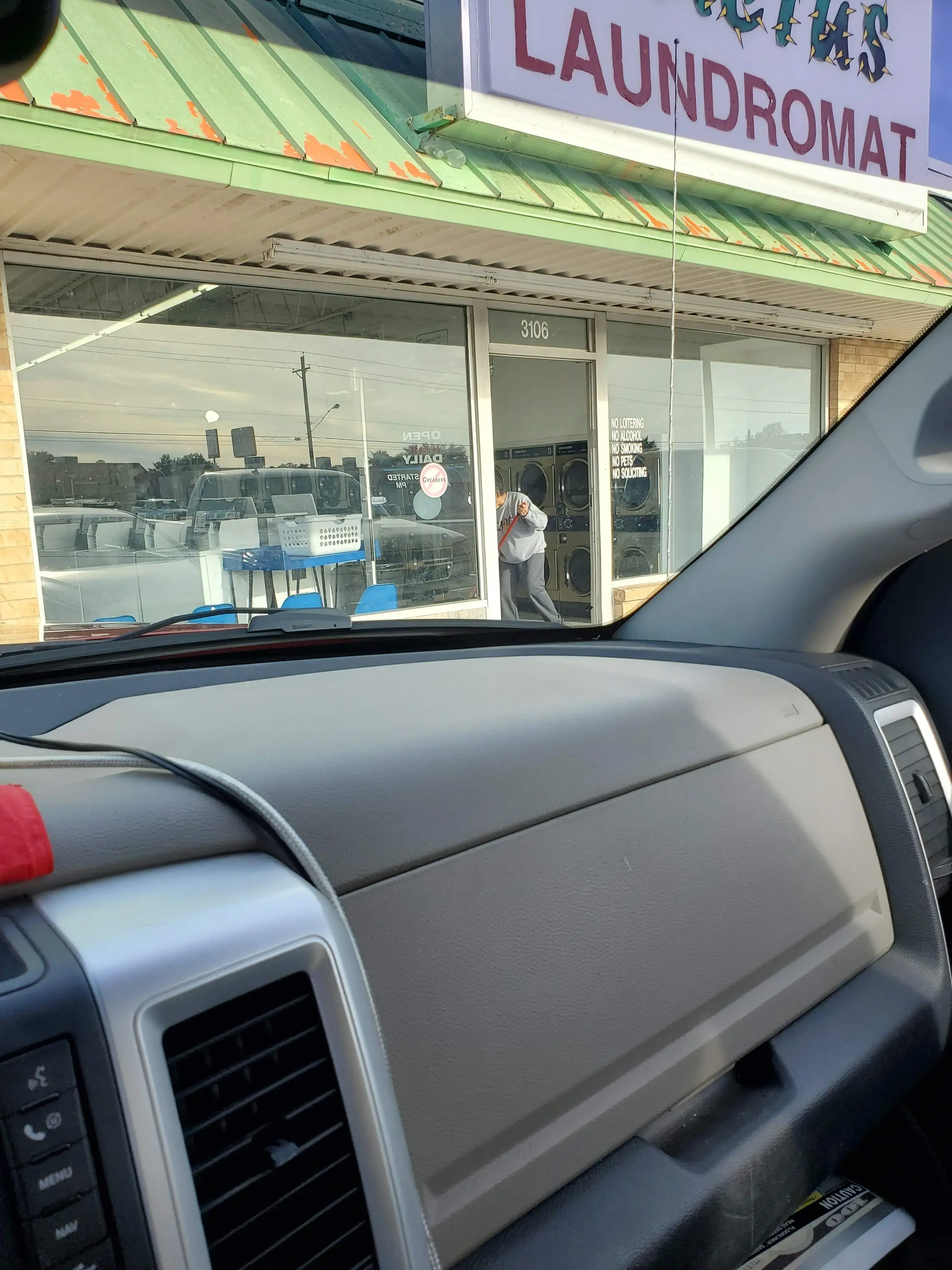 Cactus Laundromat thumbnail 17