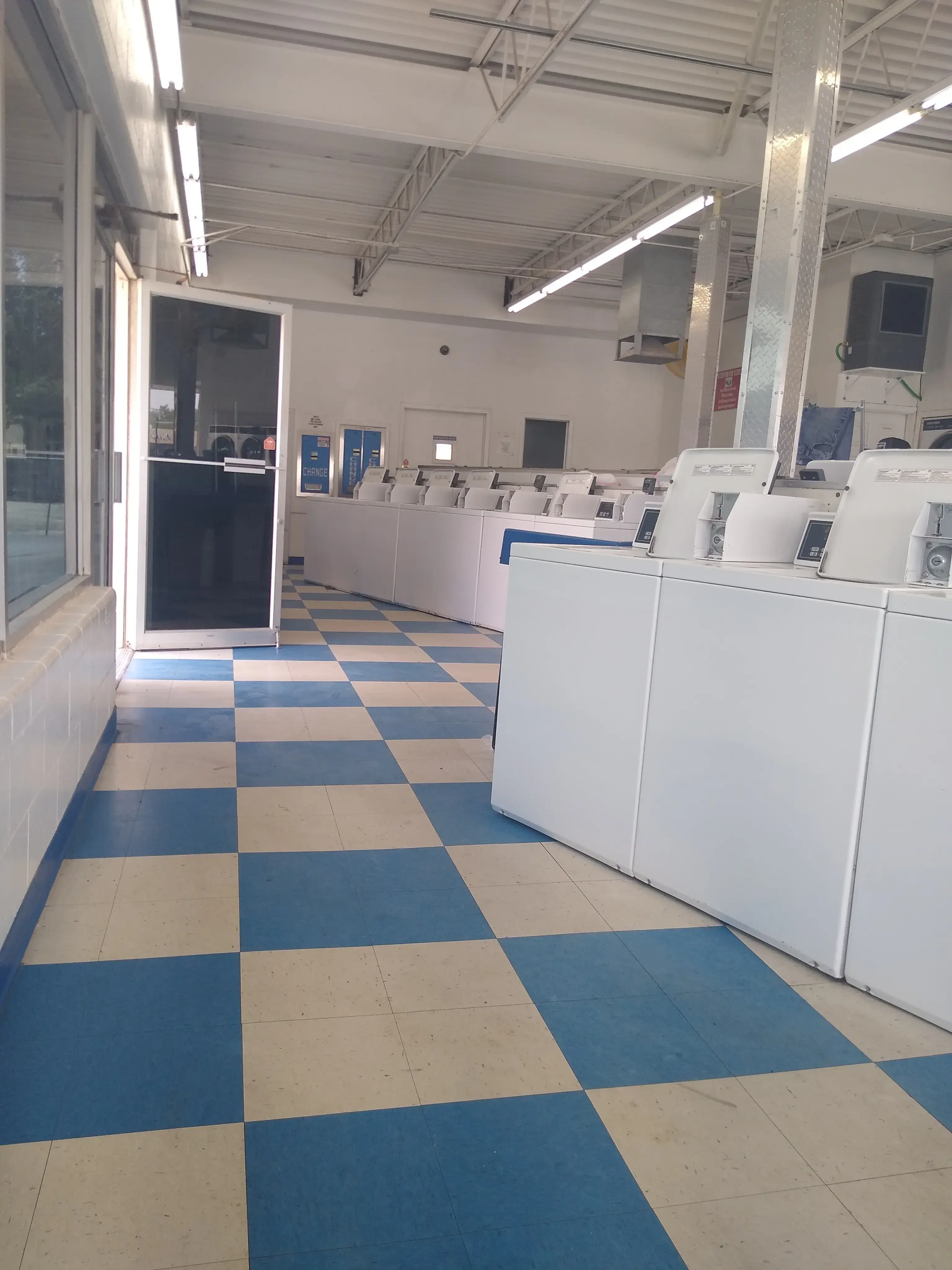 Cactus Laundromat thumbnail 7