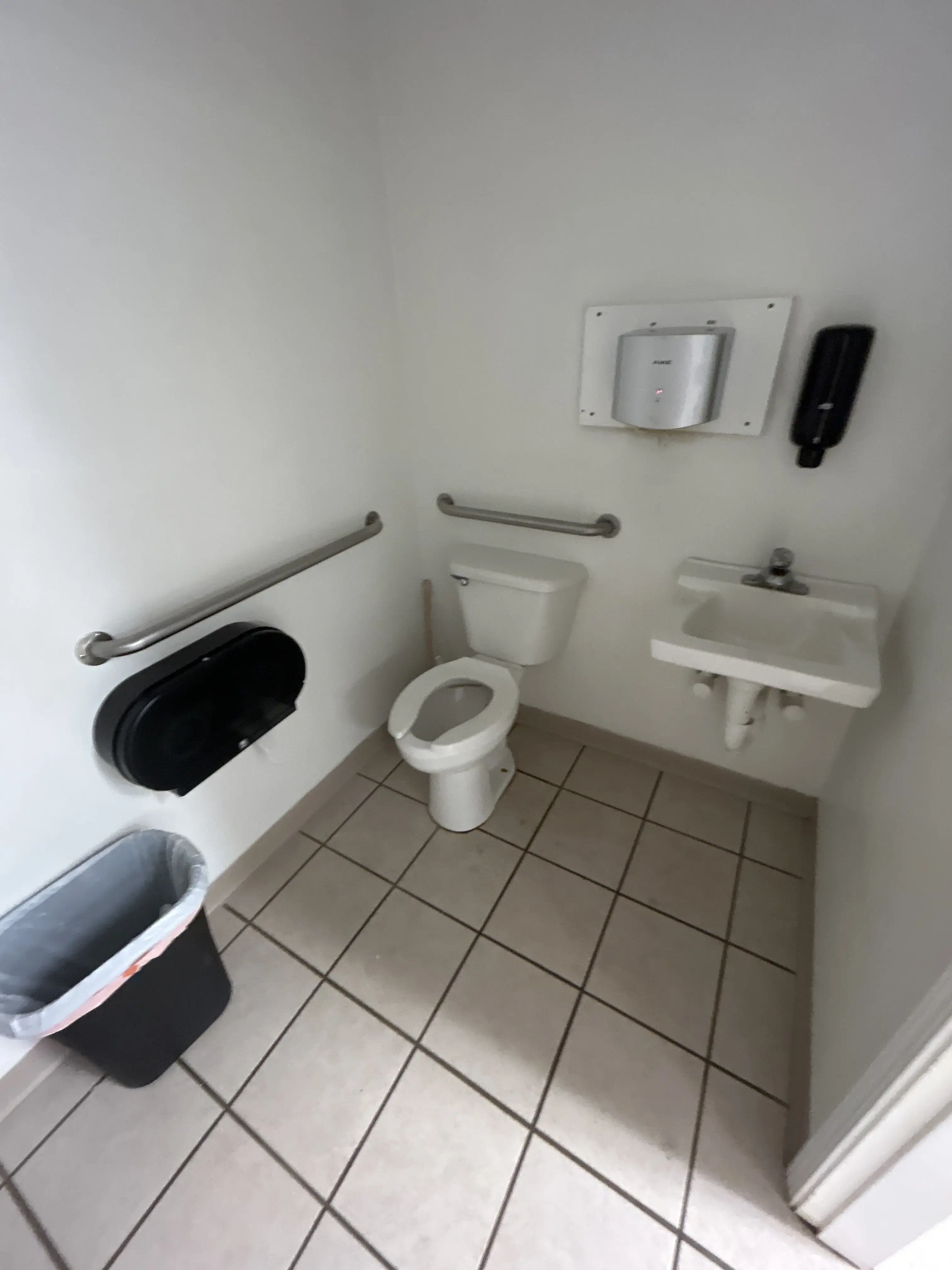 Cagle's Lake Laundry - Image 9