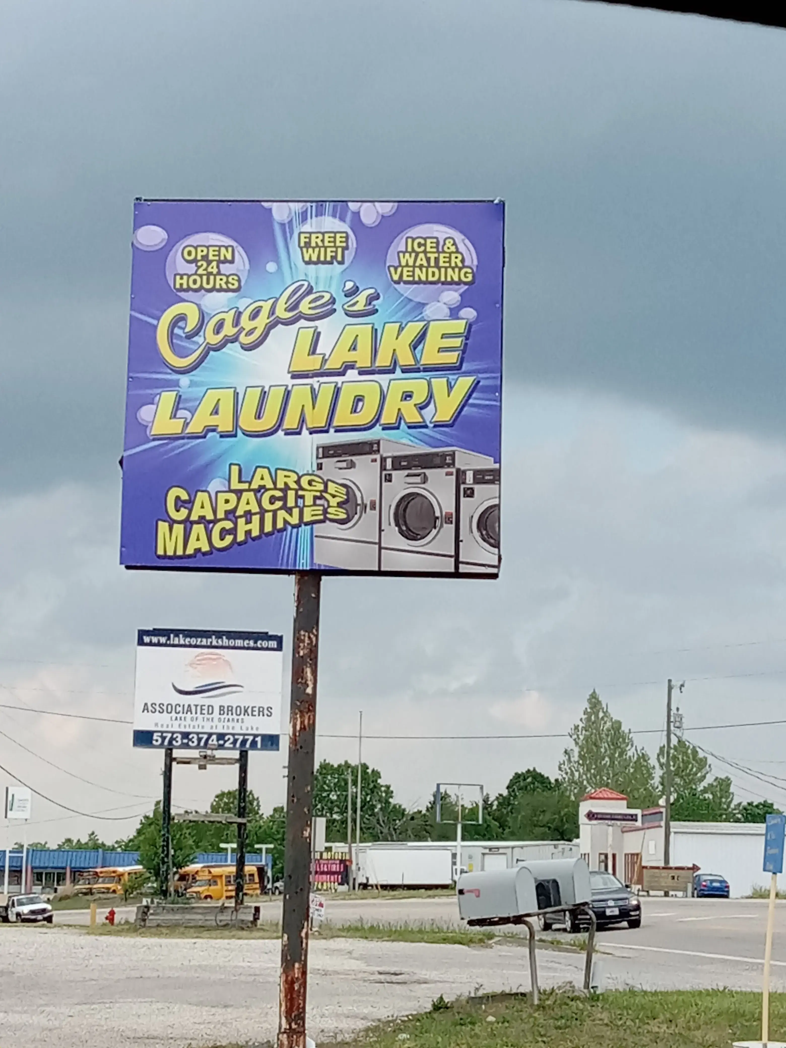 Cagle's Lake Laundry thumbnail 5