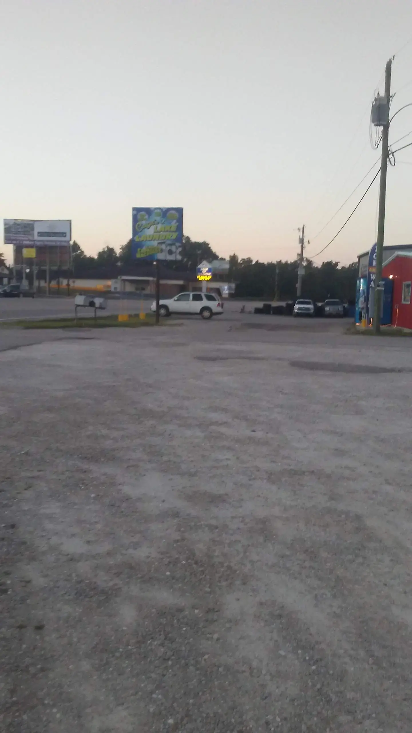 Cagle's Lake Laundry thumbnail 10