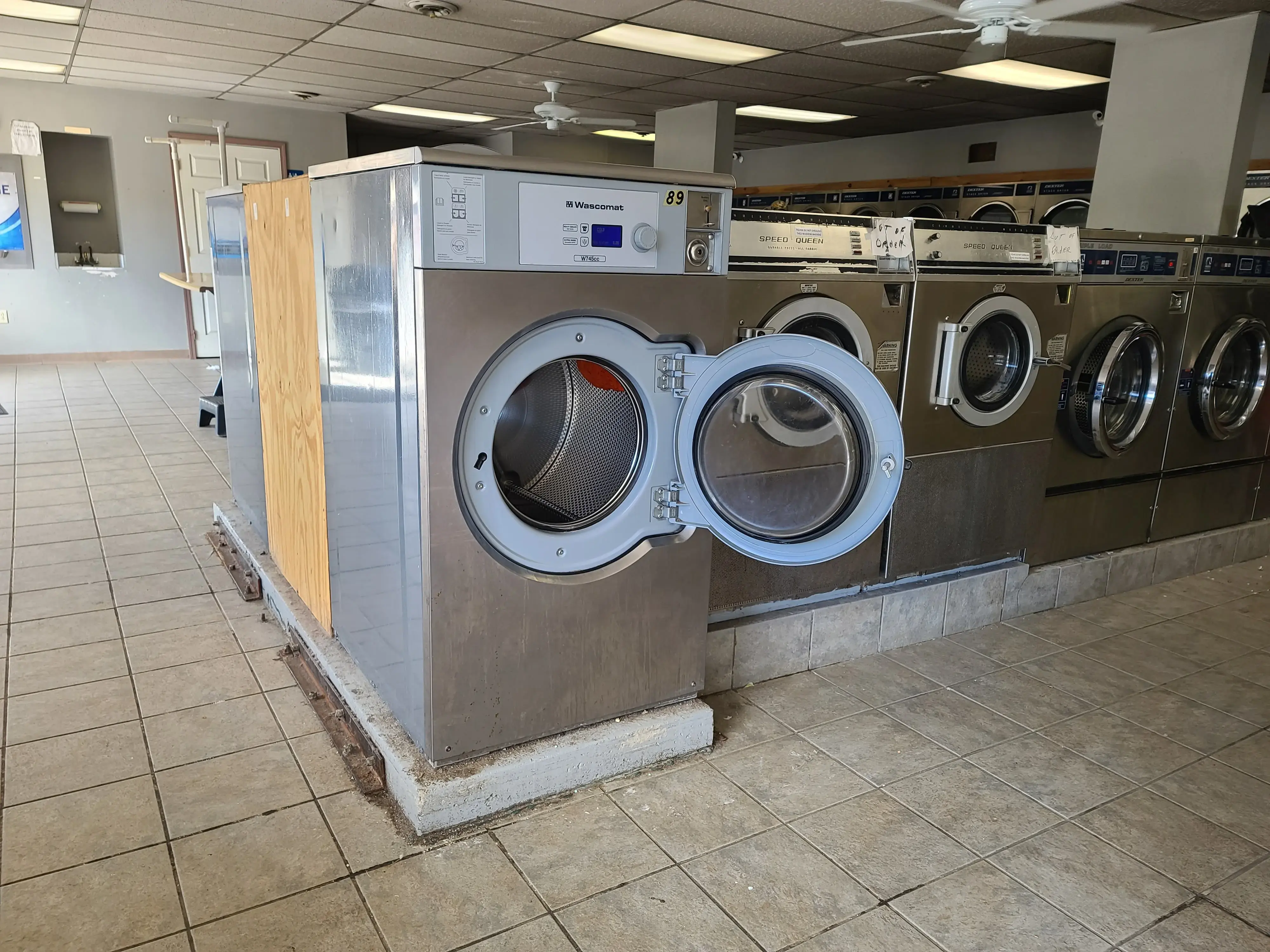 Caitlin's Wash & Dry - Image 16