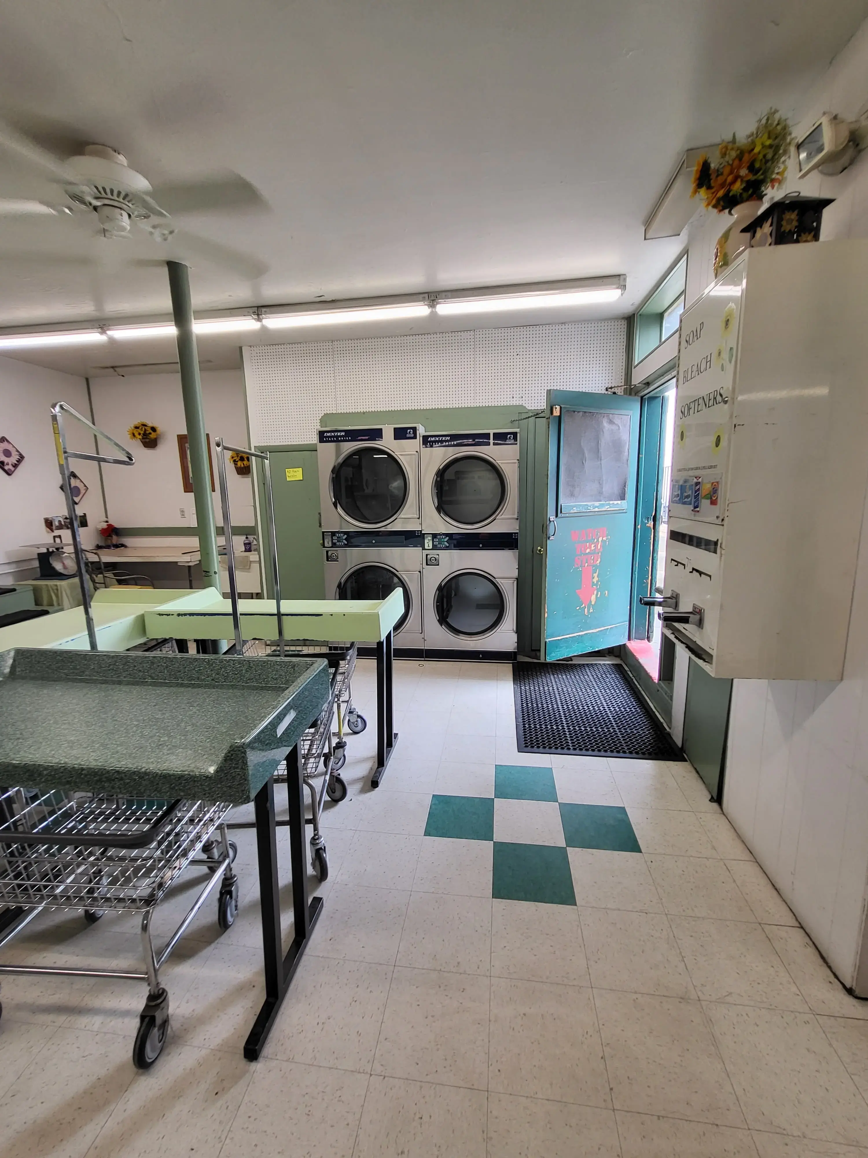 Callahan's Laundromat thumbnail 10