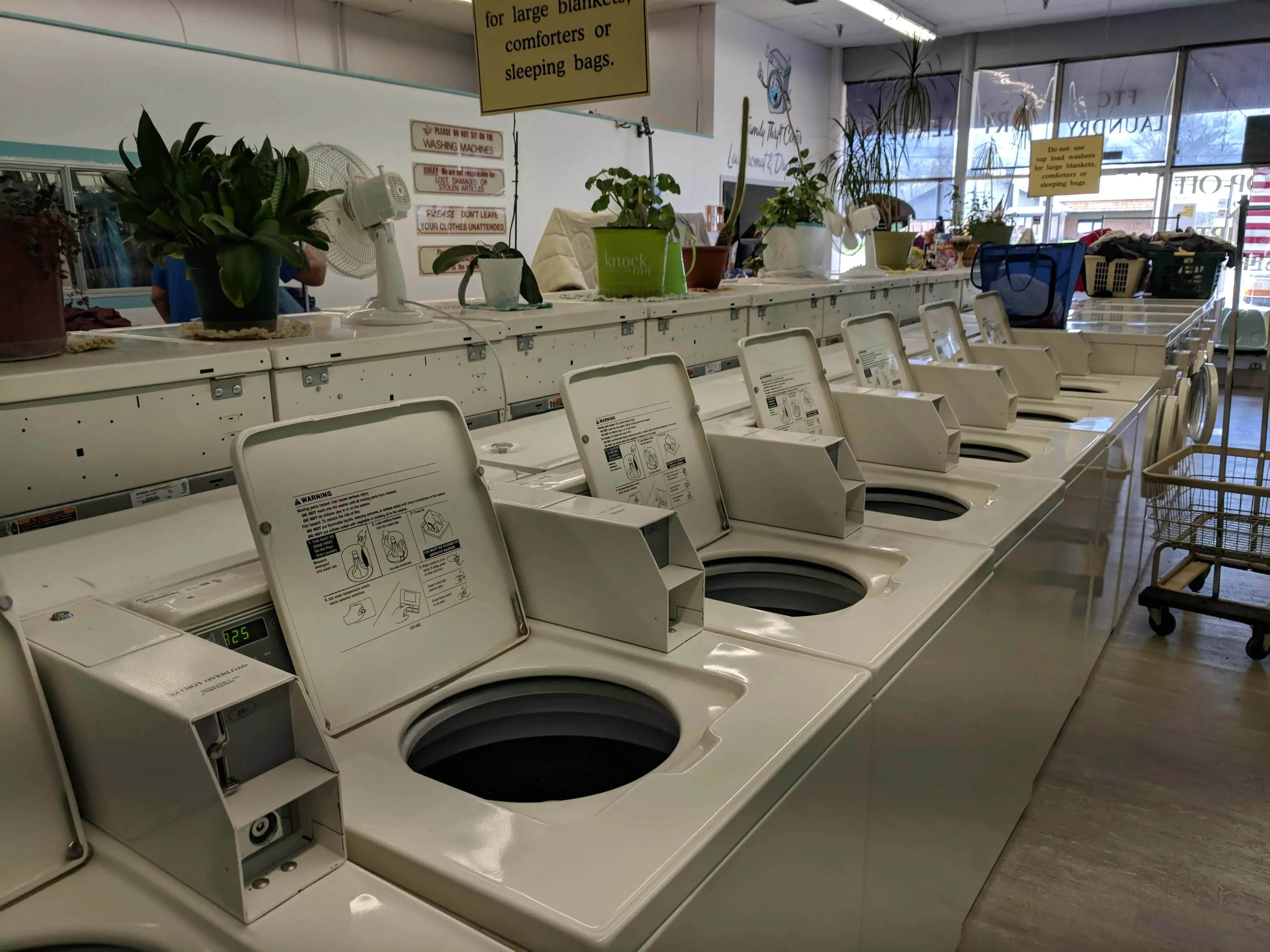 Cambell Street Laundromat thumbnail 8