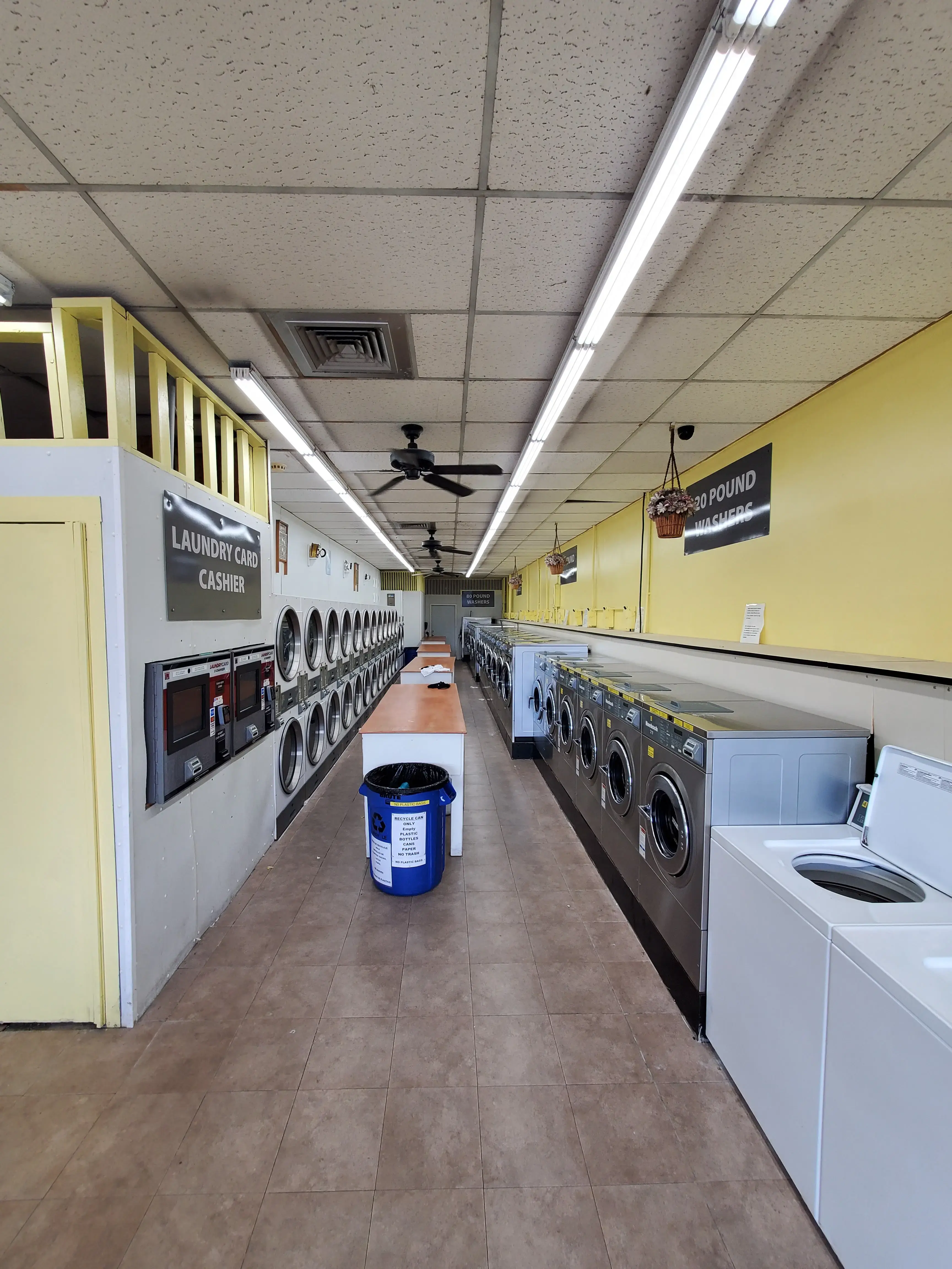 Camp Springs Laundromat - Image 2