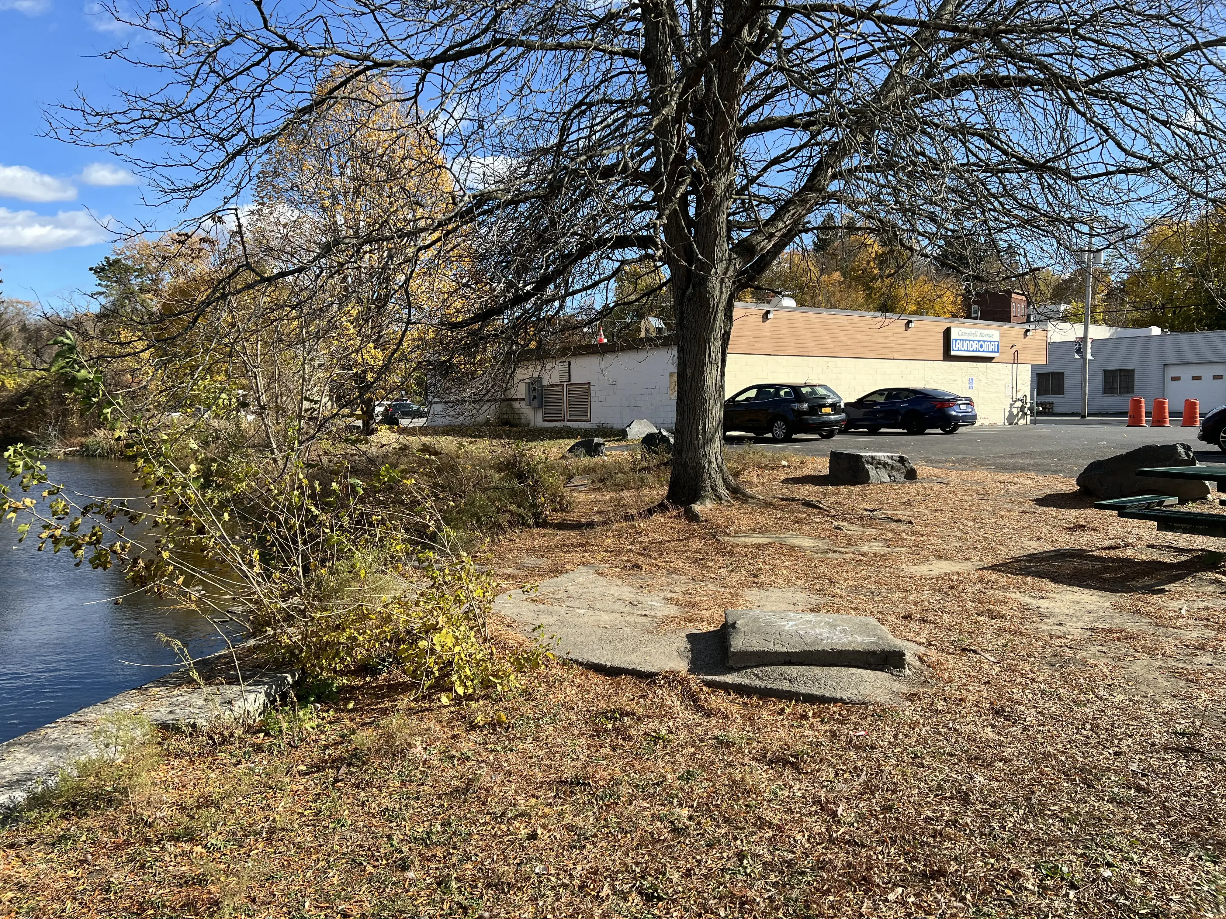 Campbell Ave Laundromat - Image 20