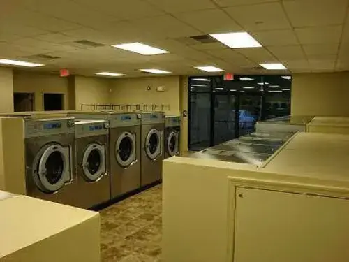 Canal Laundry thumbnail 12