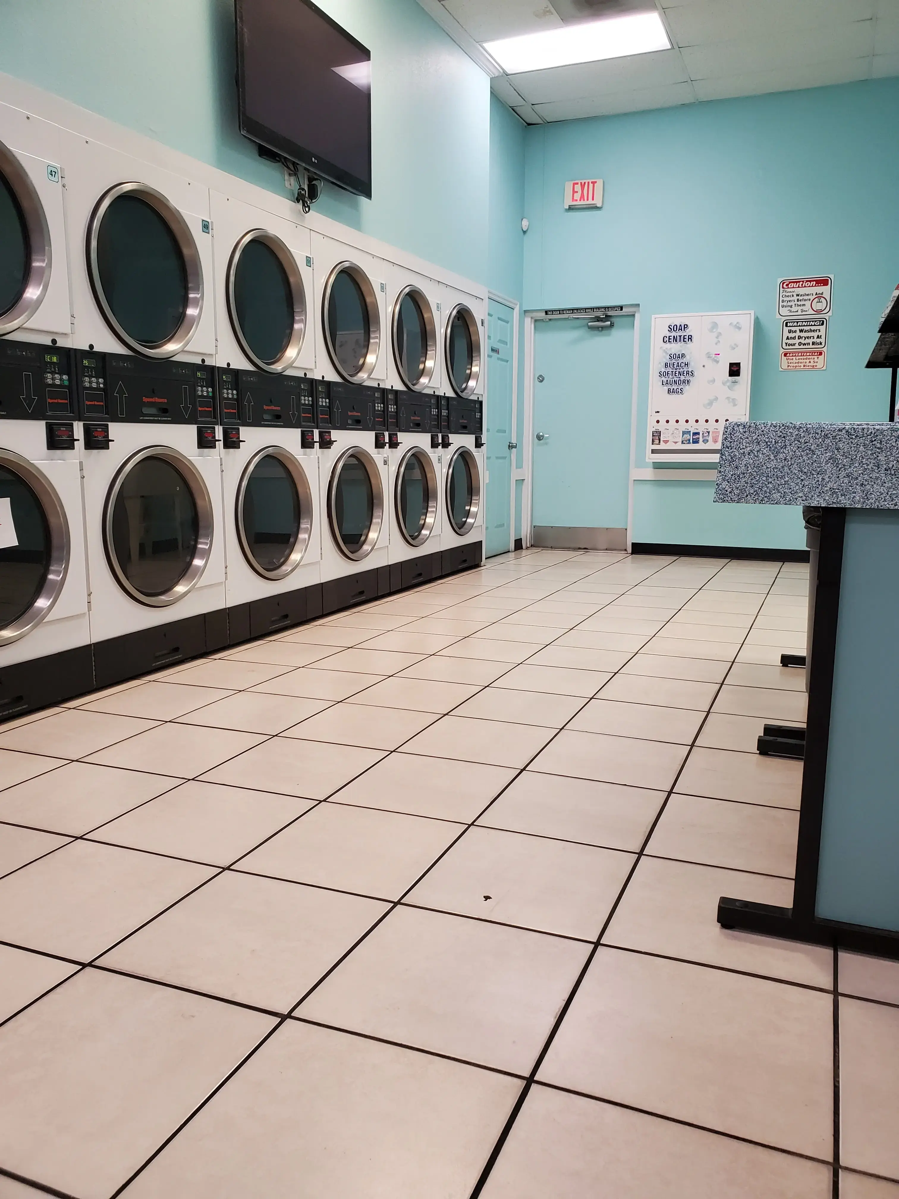 Cape Coral Laundromart - Image 19