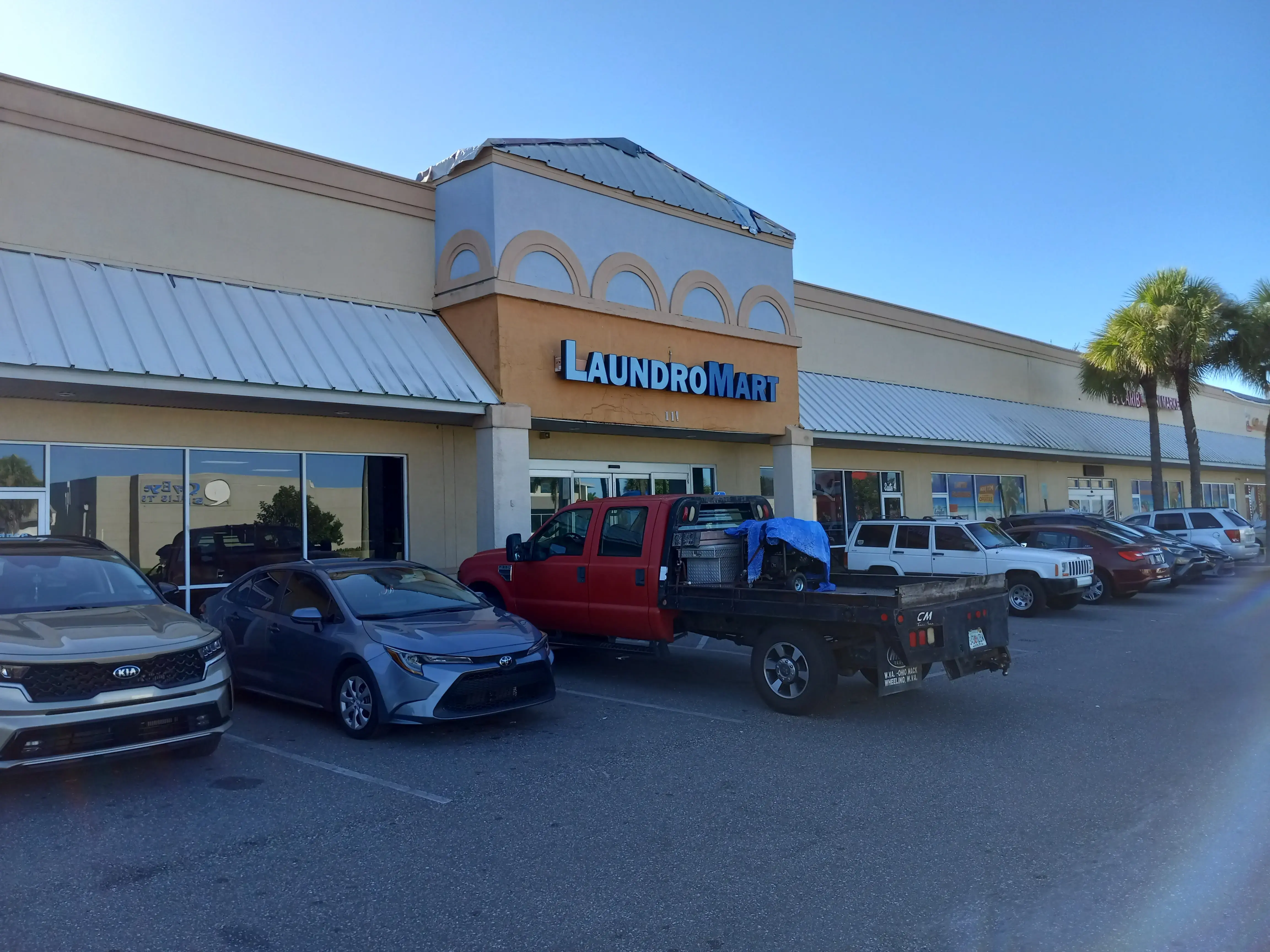 Cape Coral Laundromart thumbnail 3