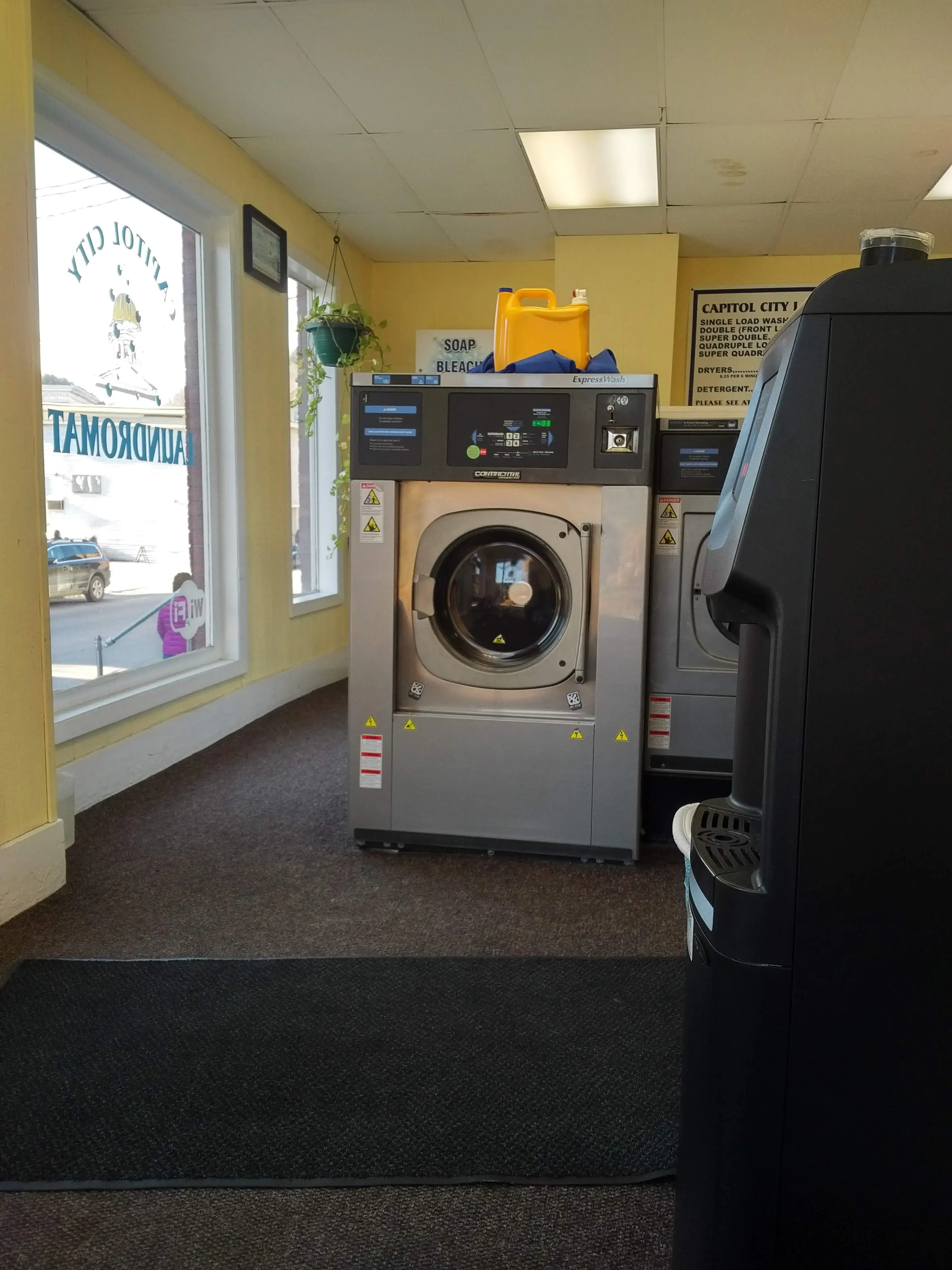 Capitol City Laundromat - Image 20