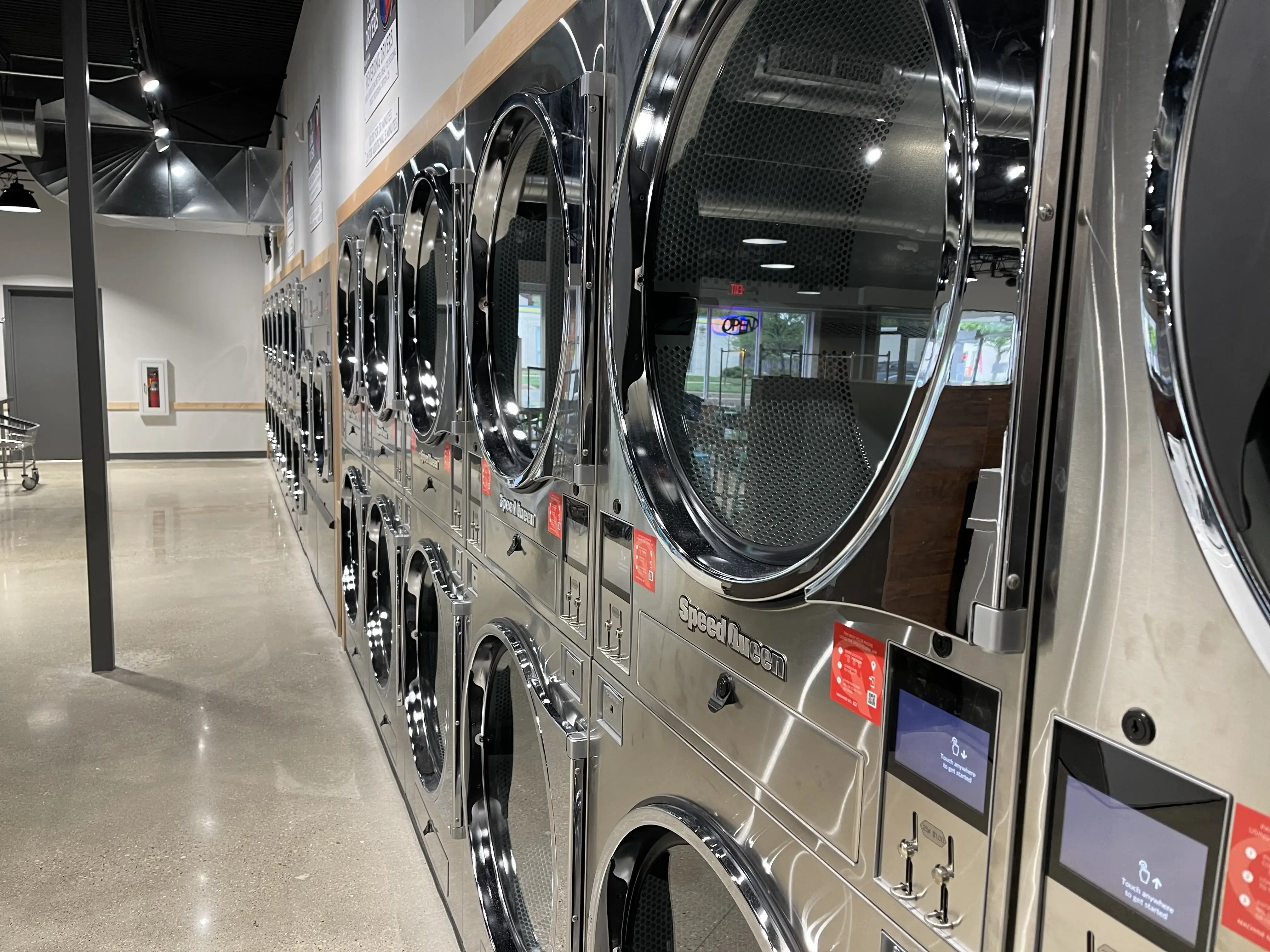 Capitol Quick Wash Laundromat - Image 7