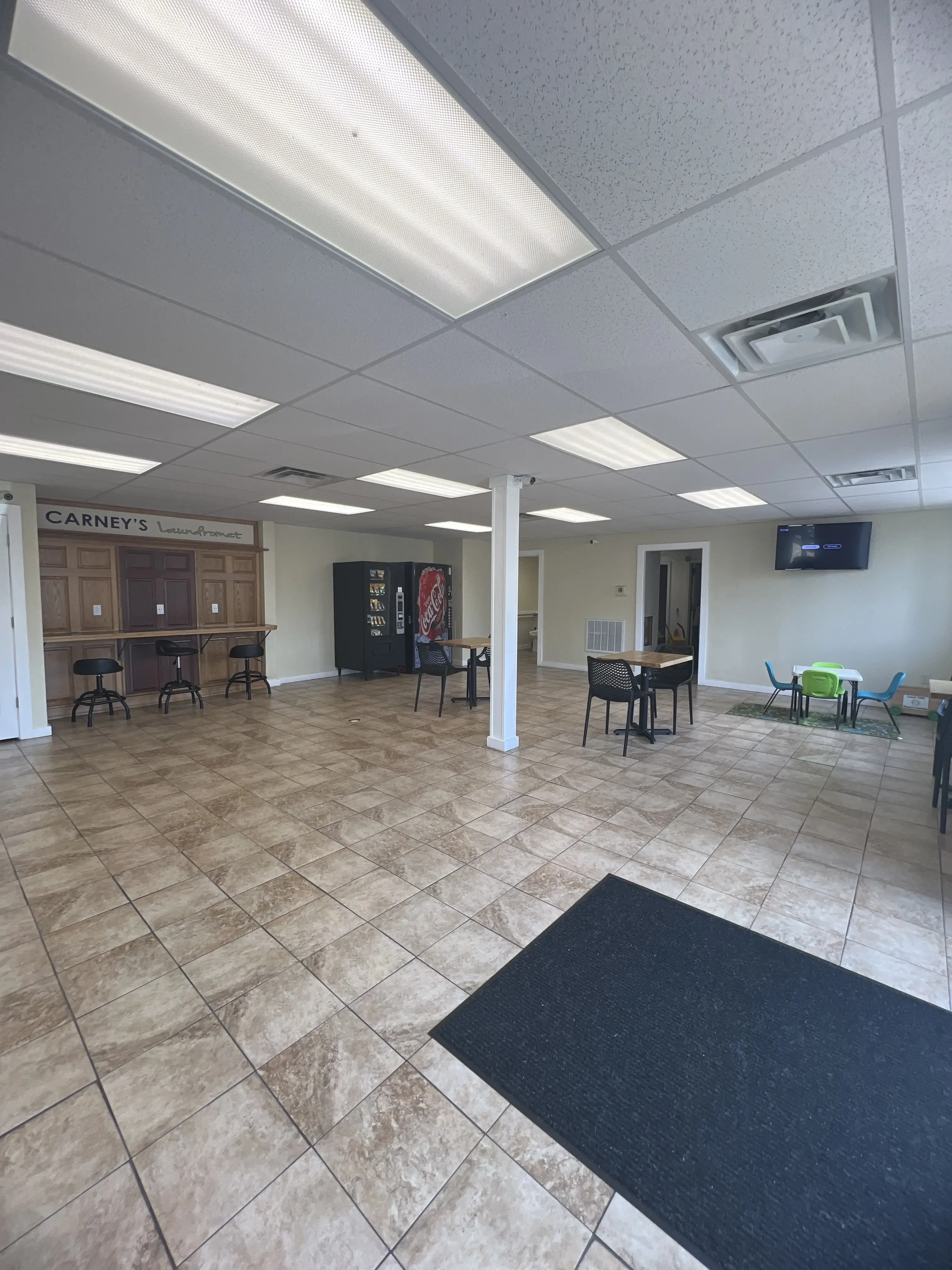 Carney's Laundromat - Image 4