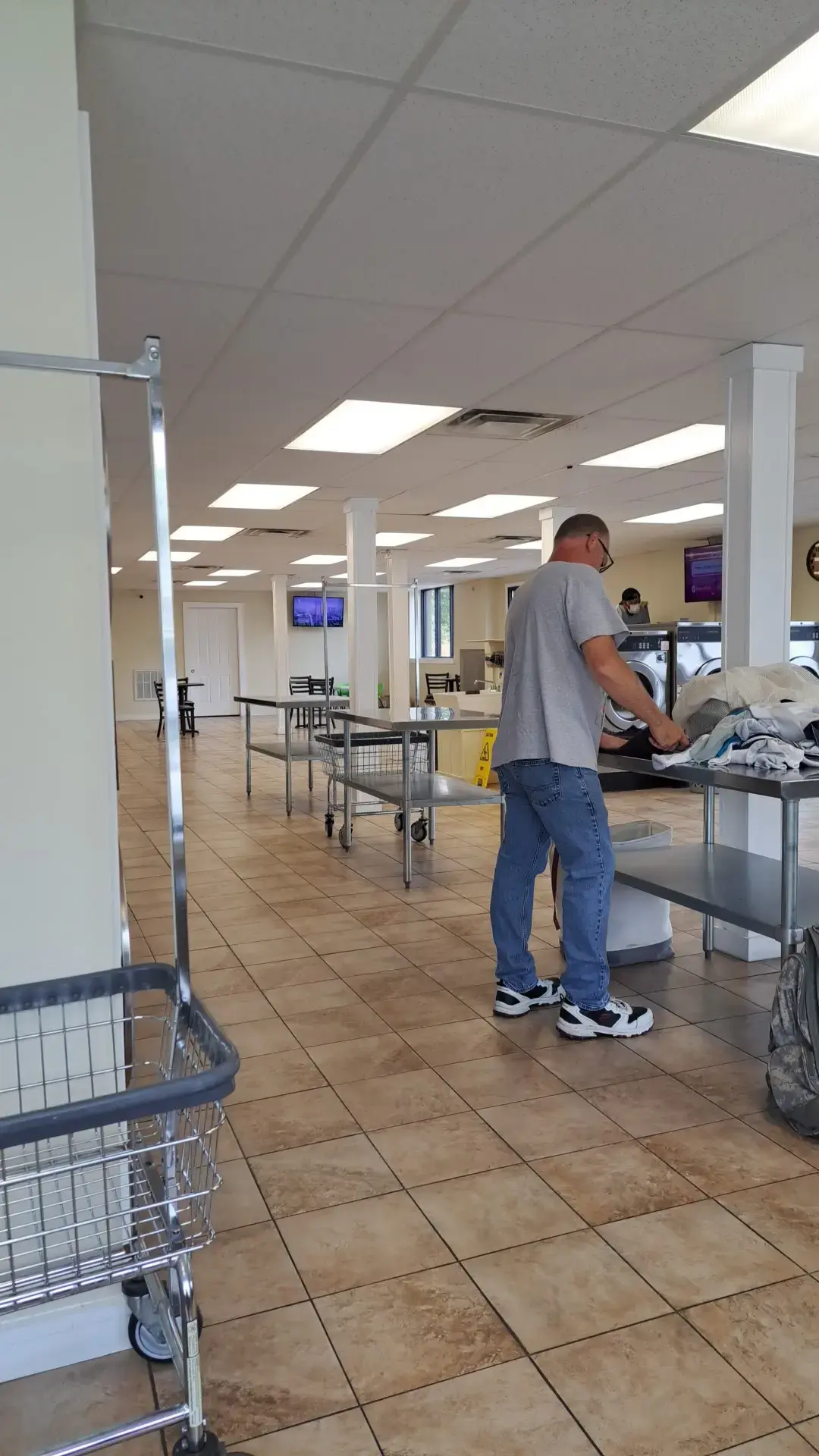 Carney's Laundromat - Image 13