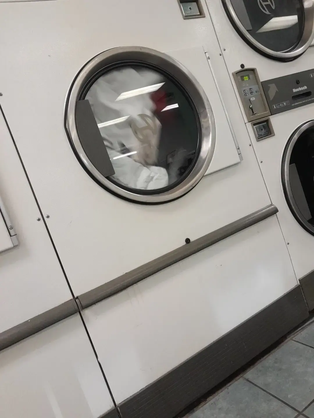 Carriage House Coin Laundry - Image 10