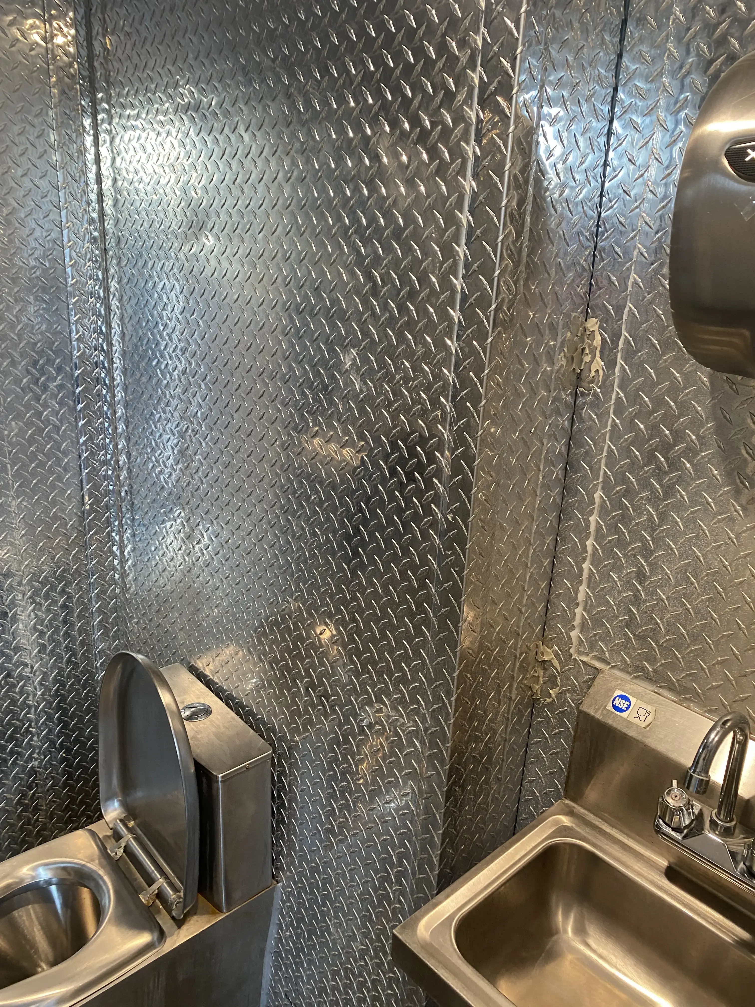 Carriage House Coin Laundry thumbnail 17