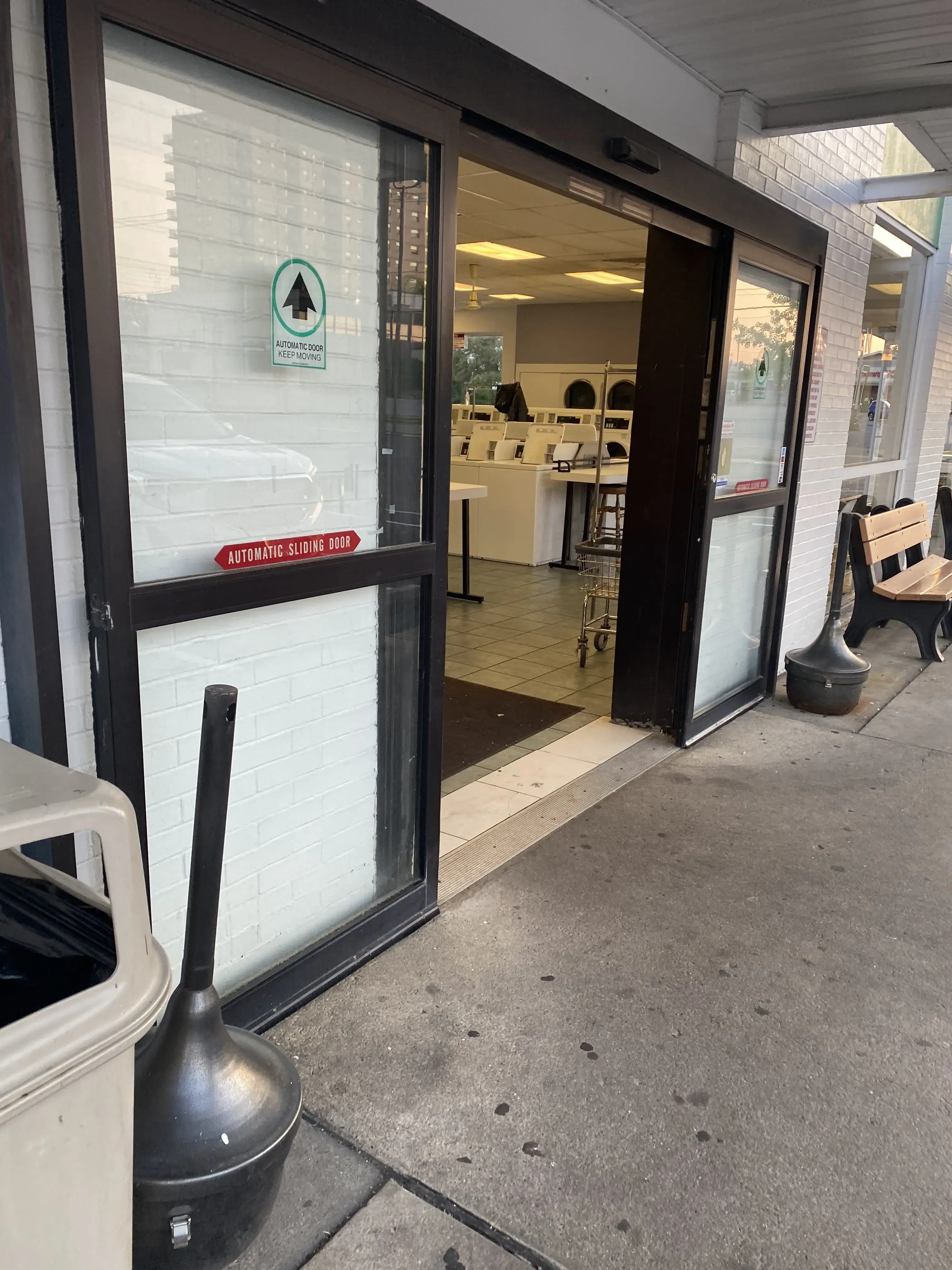 Carriage House Coin Laundry - Image 18