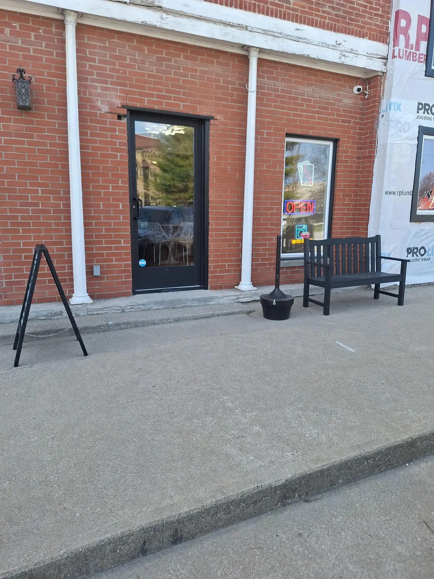 Carrollton Laundry and Lounge - Image 2