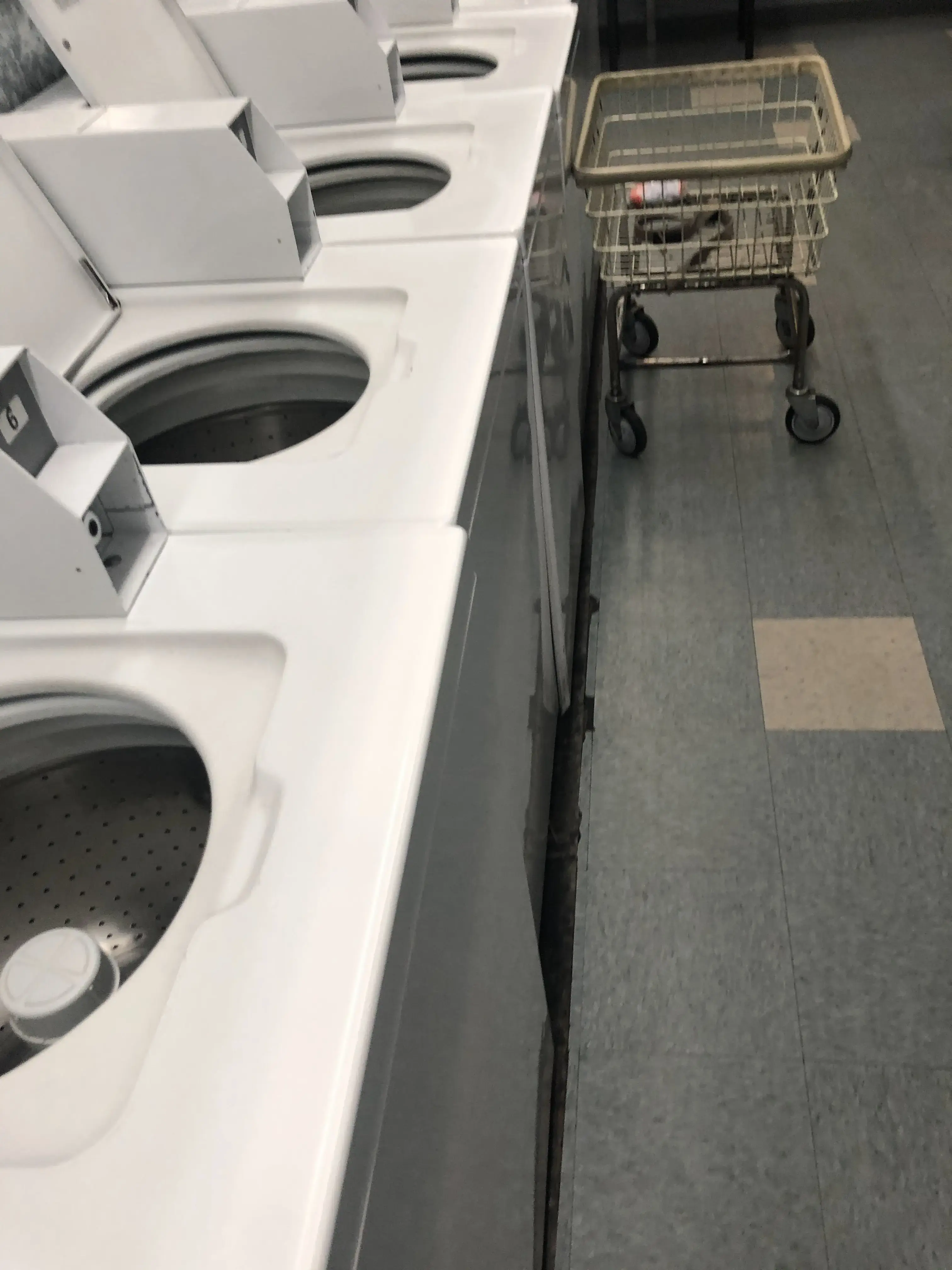 Carson EZ Wash Laundromat thumbnail 11