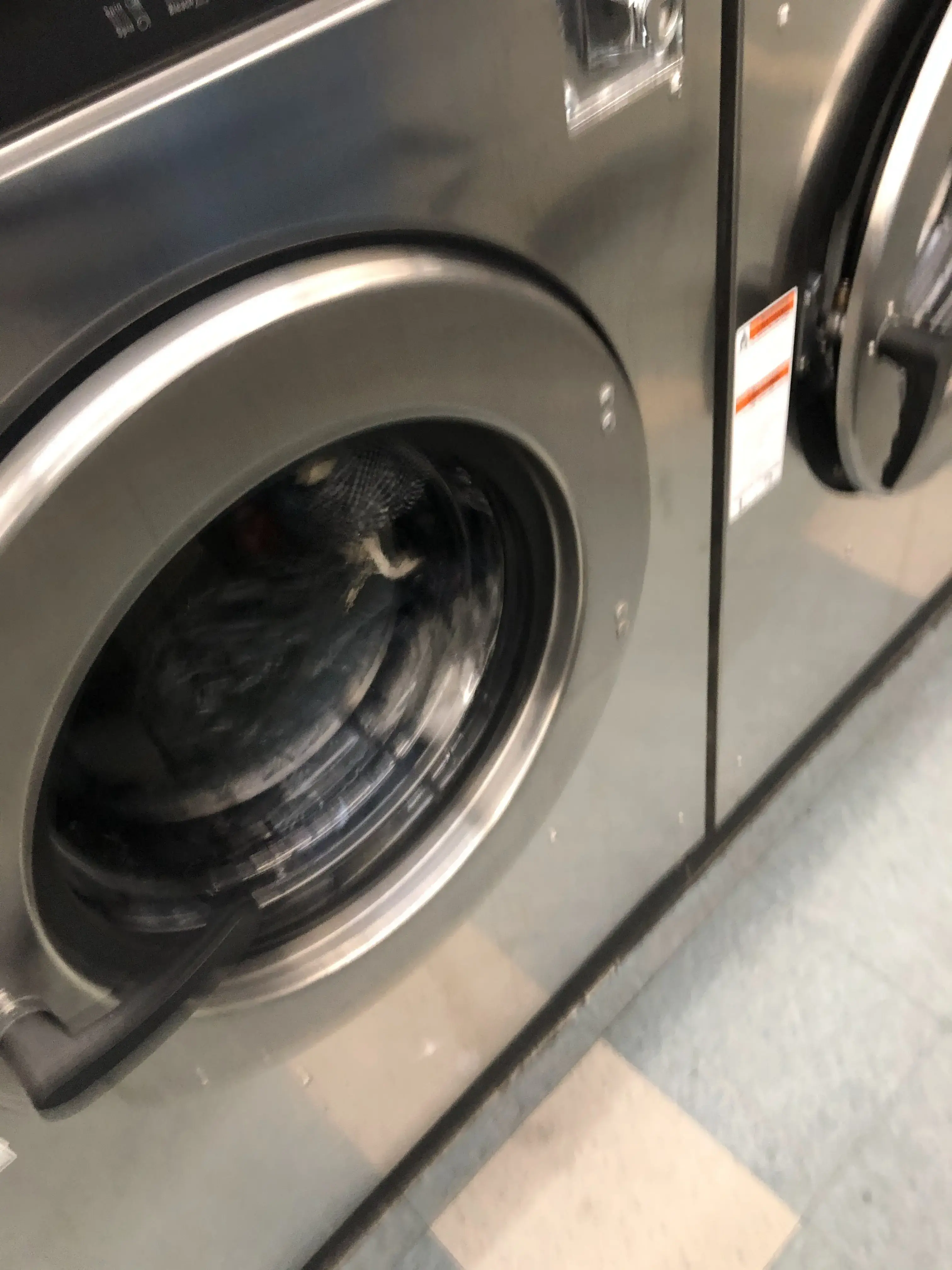 Carson EZ Wash Laundromat - Image 9