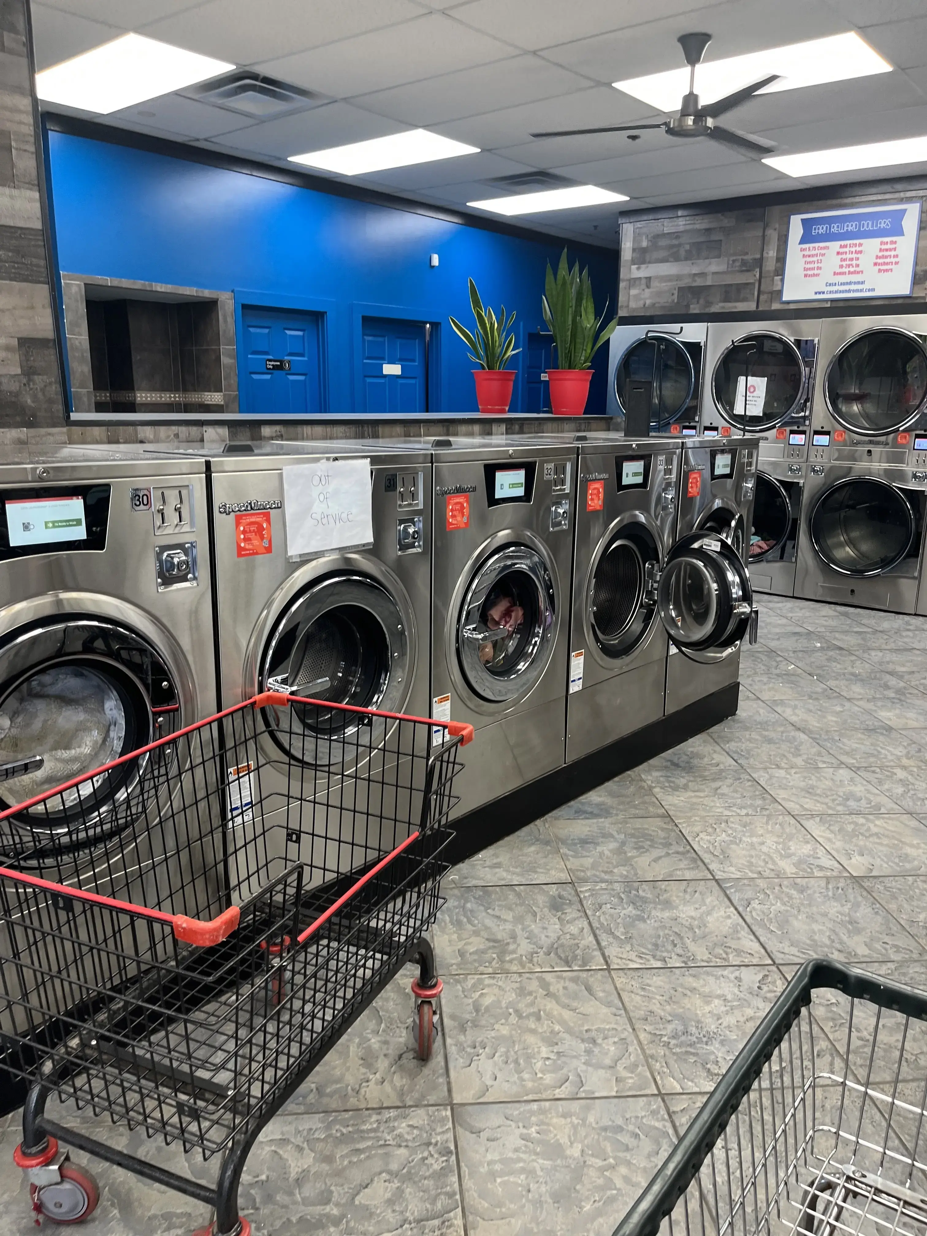 Casa Laundromat thumbnail 5
