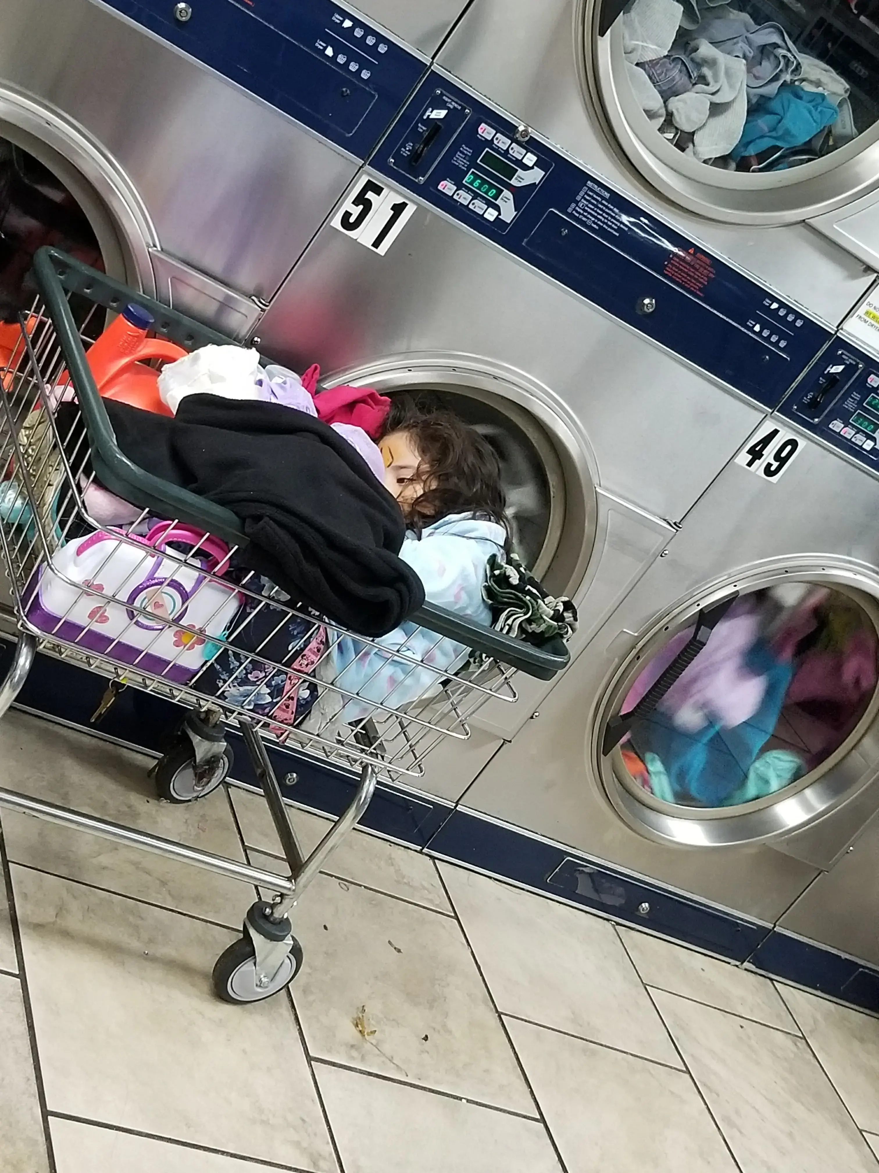 Casablanca Laundromat thumbnail 8