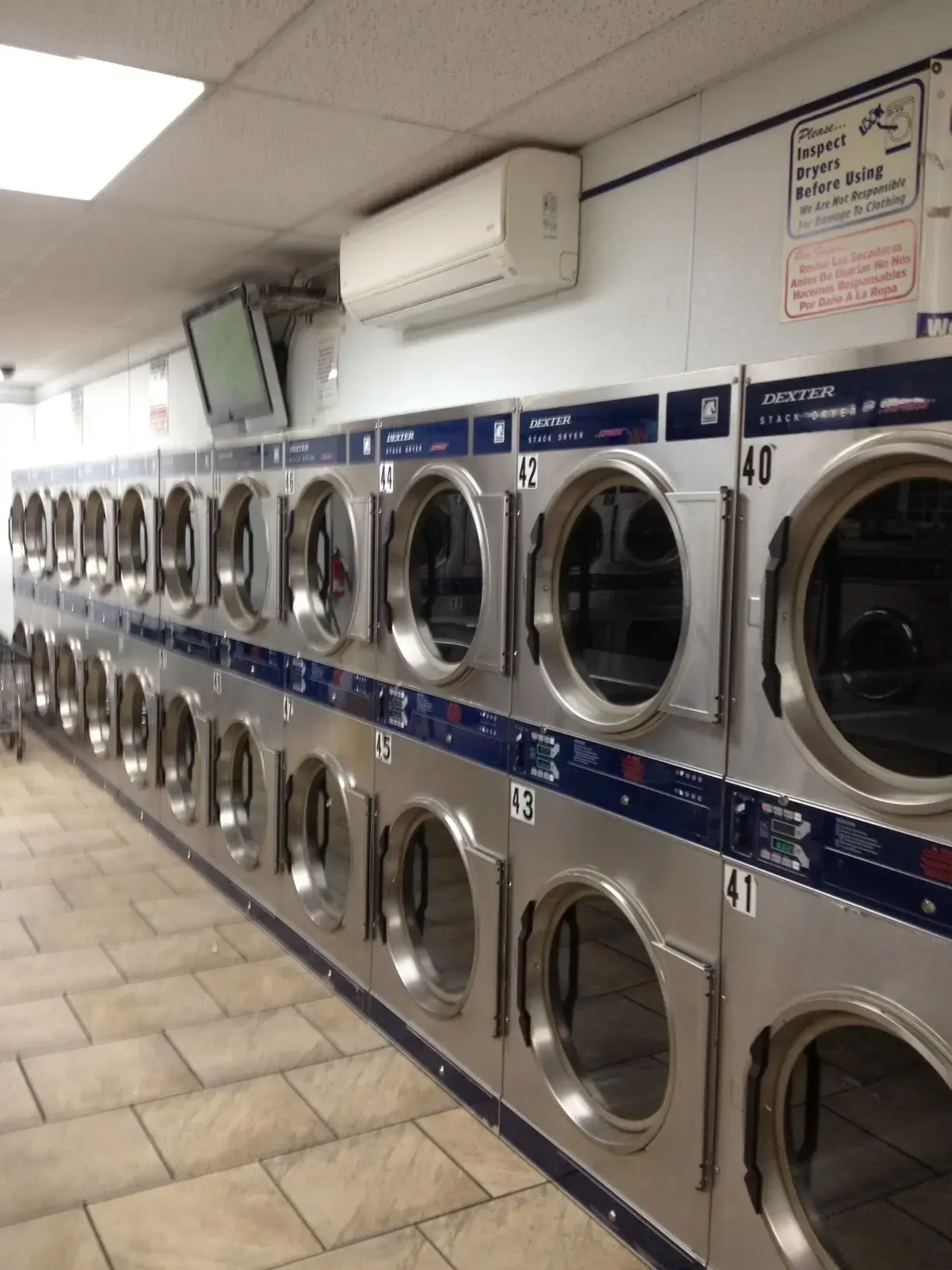 Casablanca Laundromat thumbnail 11