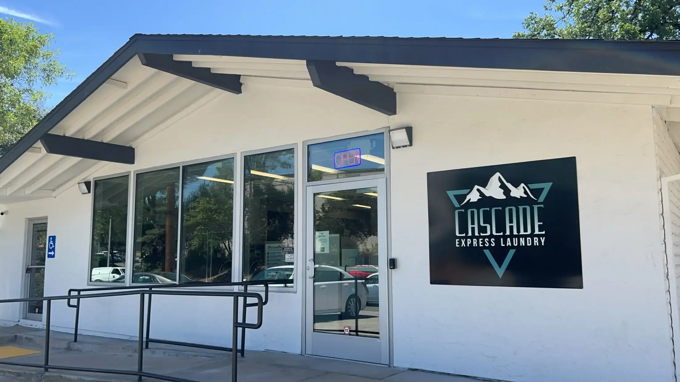 Cascade Express Laundry - Image 8