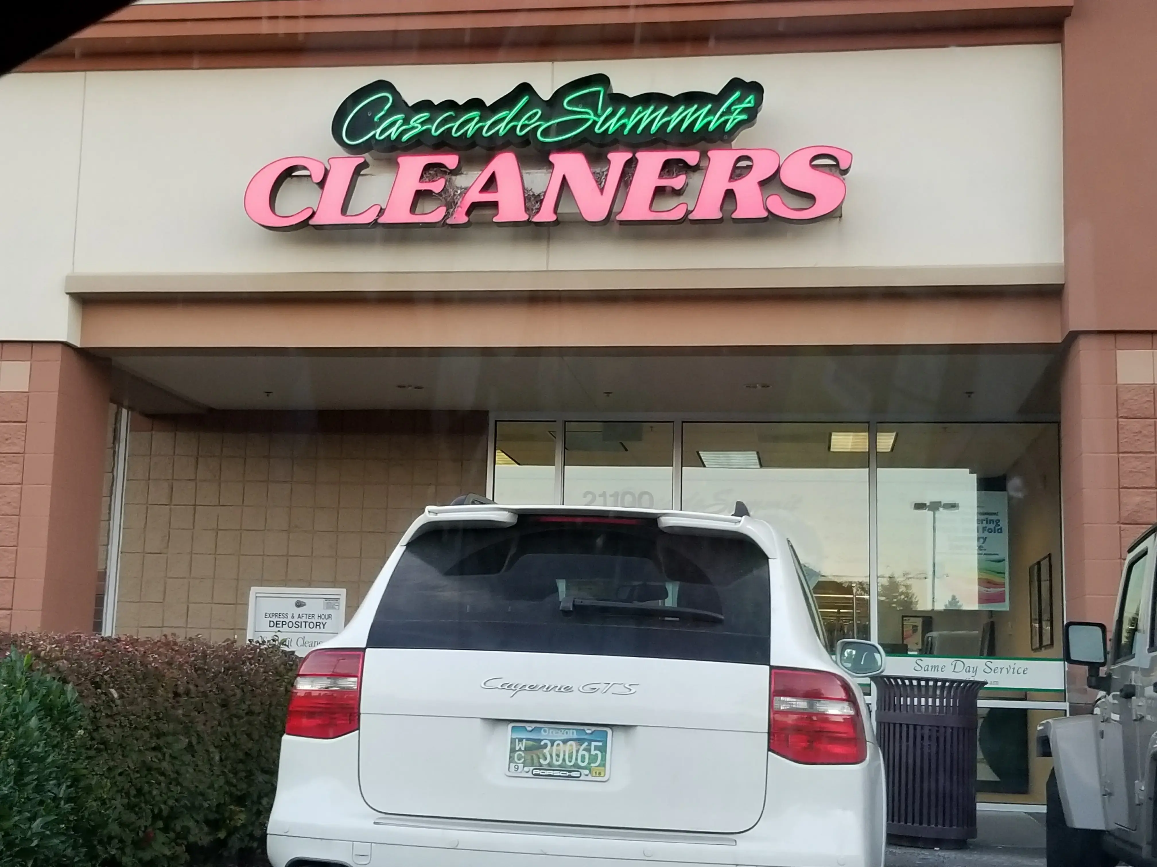 Cascade Summit Cleaners - Image 2