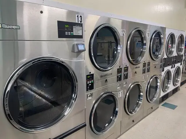 Castroville Wash & Dry - Image 9