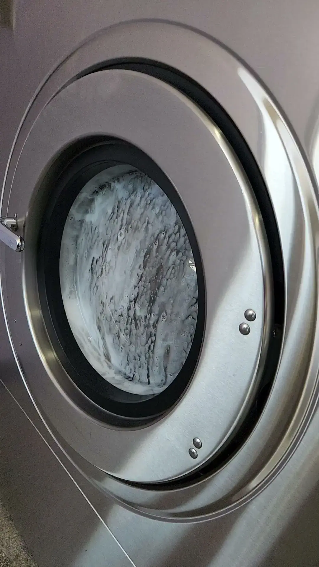 CC's Wash House Laundromat - Lavanderia - Image 13