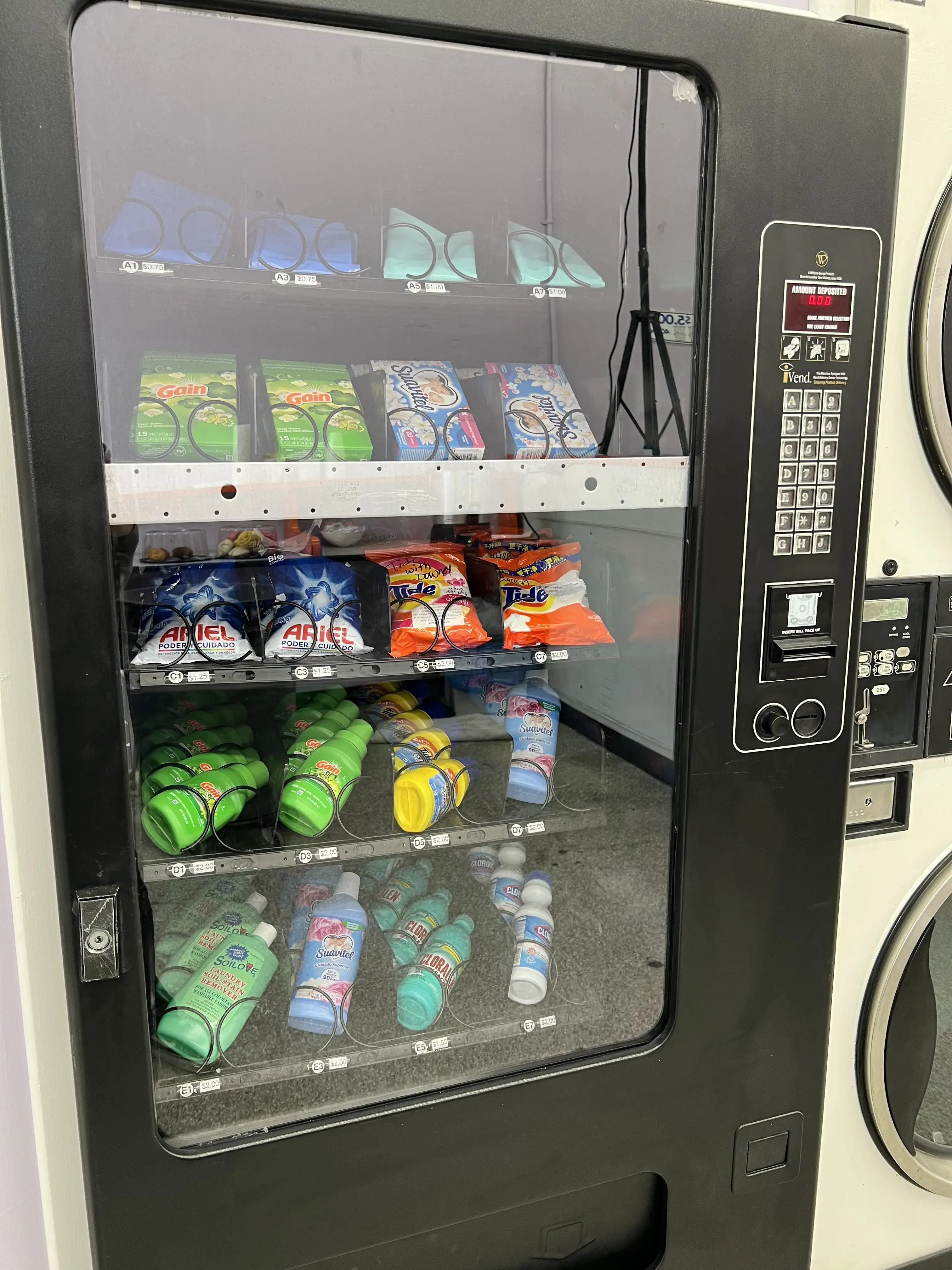 CC's Wash House Laundromat - Lavanderia thumbnail 8