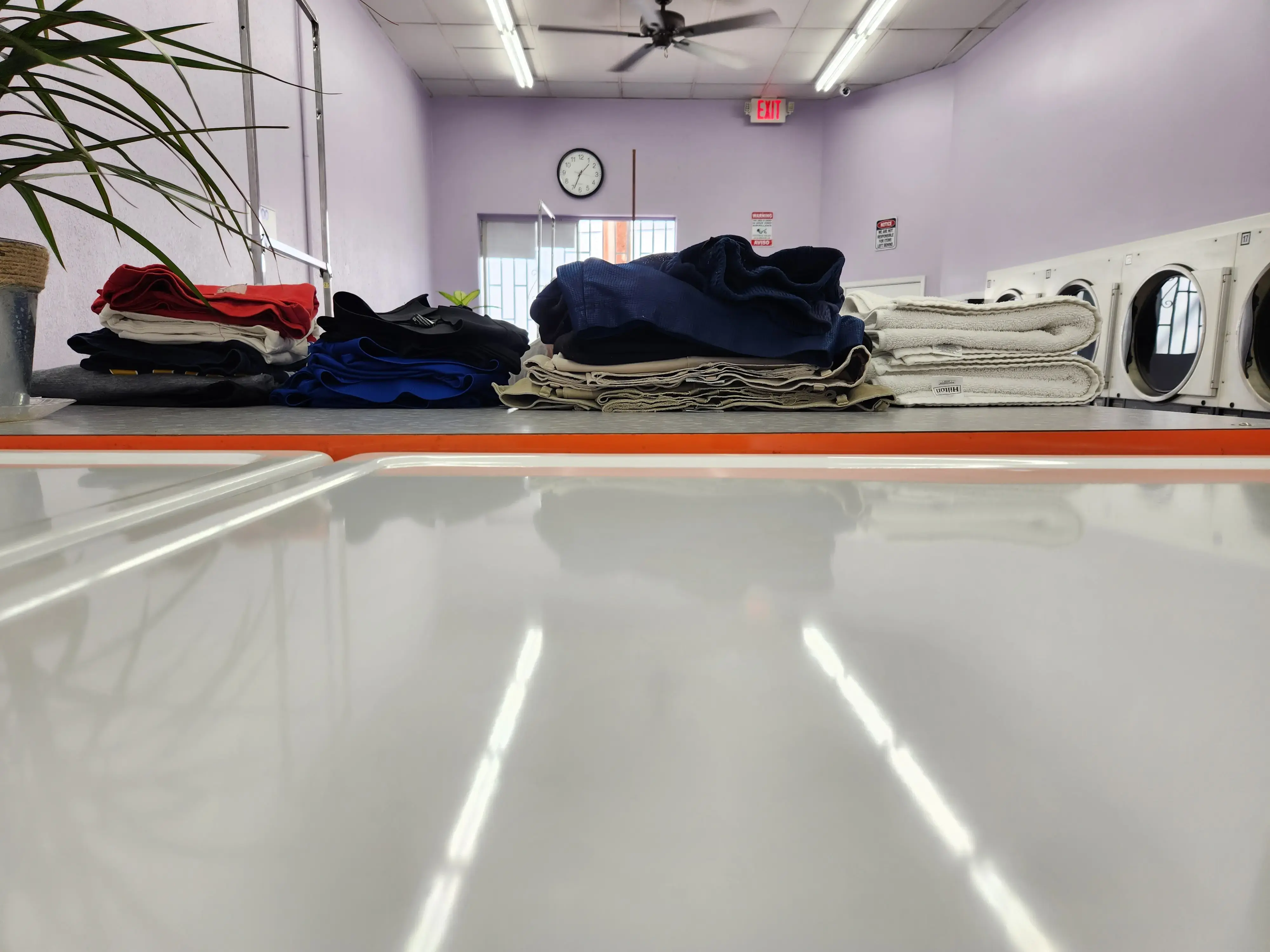 CC's Wash House Laundromat - Lavanderia thumbnail 10