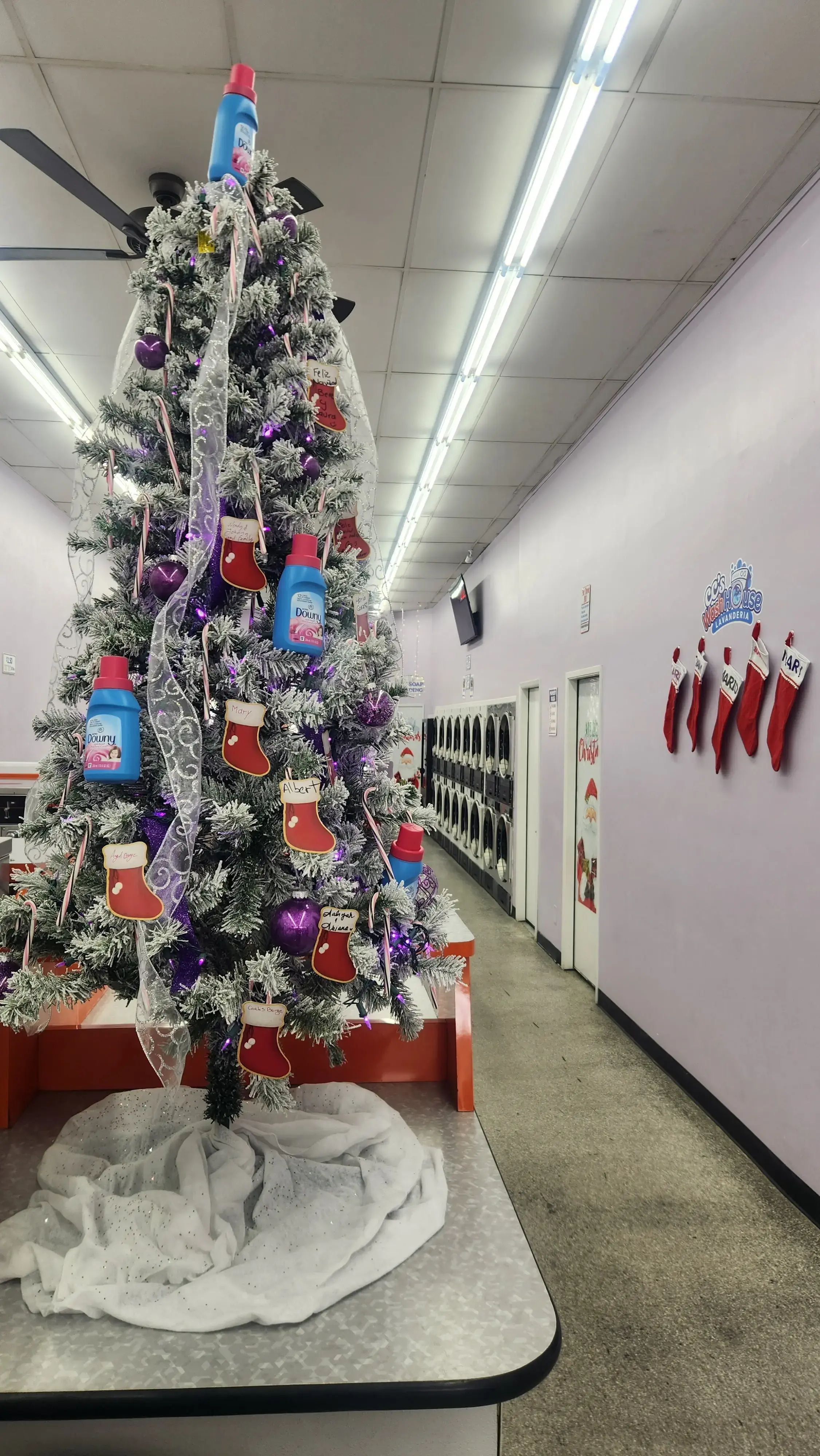 CC's Wash House Laundromat - Lavanderia - Image 11