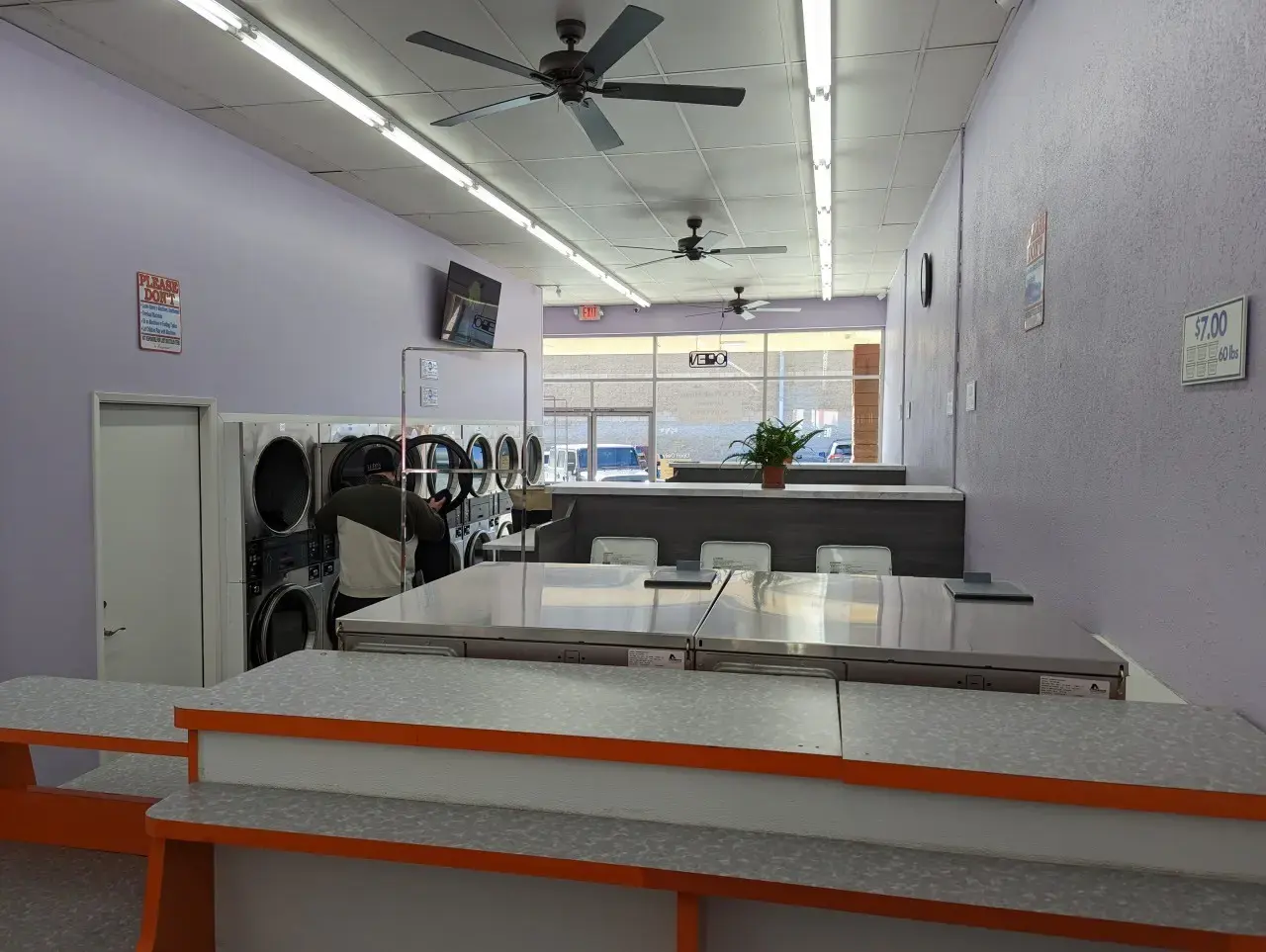 CC's Wash House Laundromat - Lavanderia - Image 15