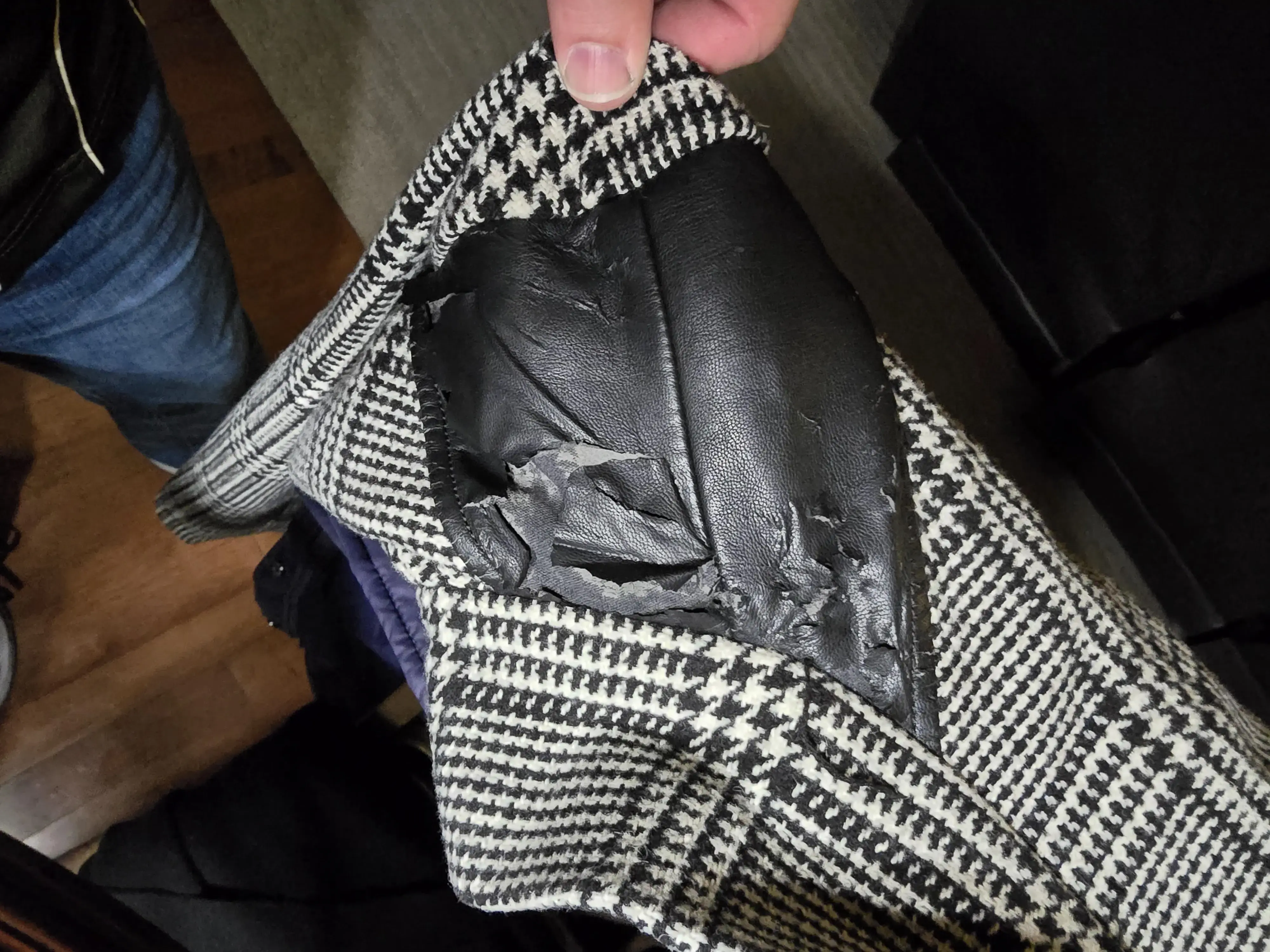 CD One Price Cleaners - Image 1